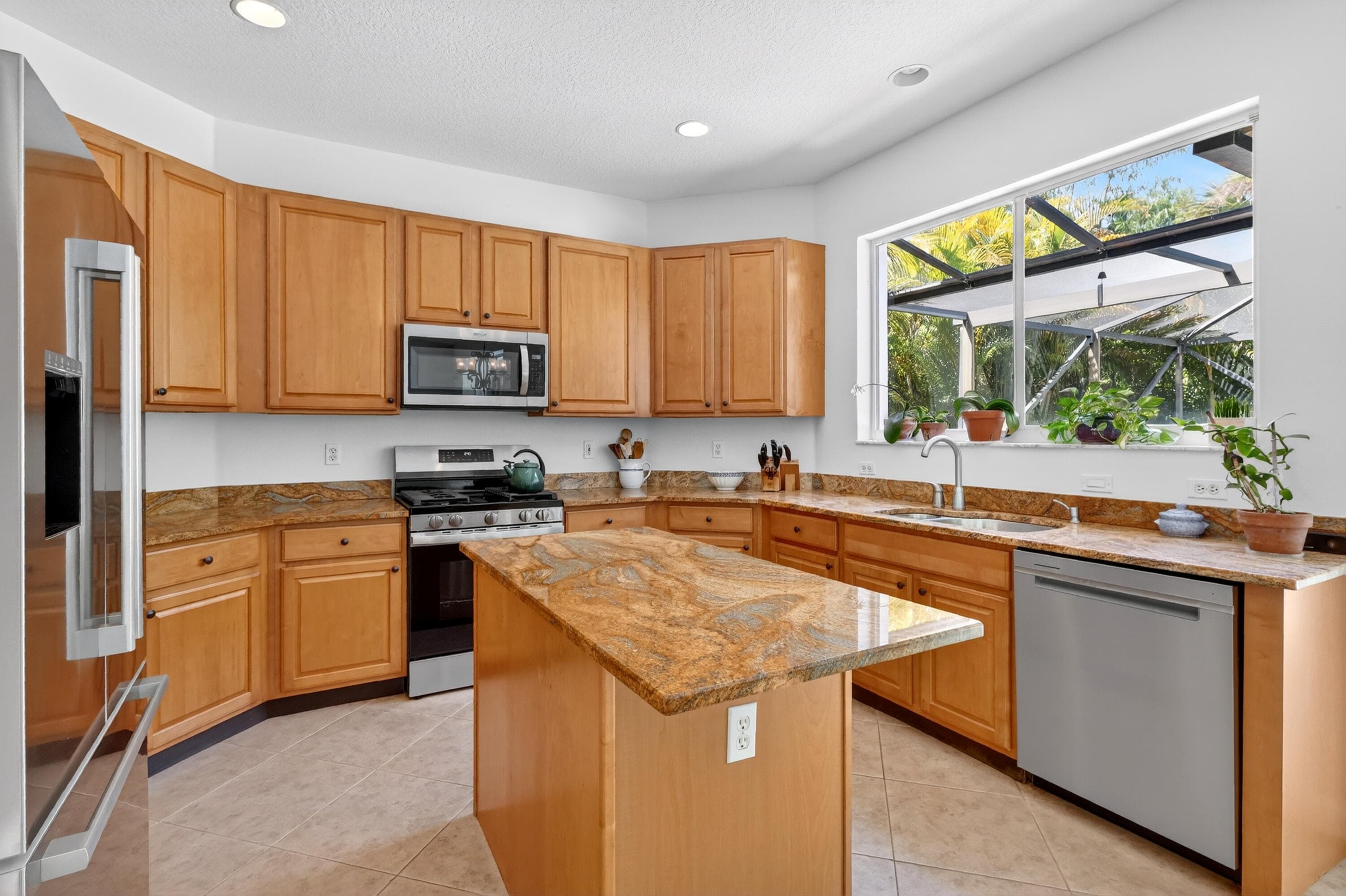 194 Lone Pine Drive, Palm Beach Gardens, FL 33410 — photo 7 of 36