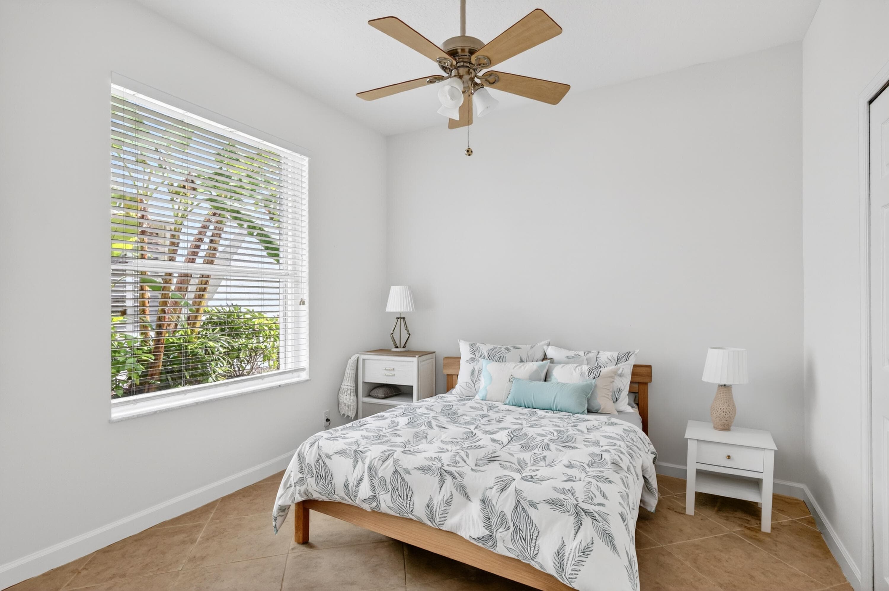 194 Lone Pine Drive, Palm Beach Gardens, FL 33410 — photo 10 of 36