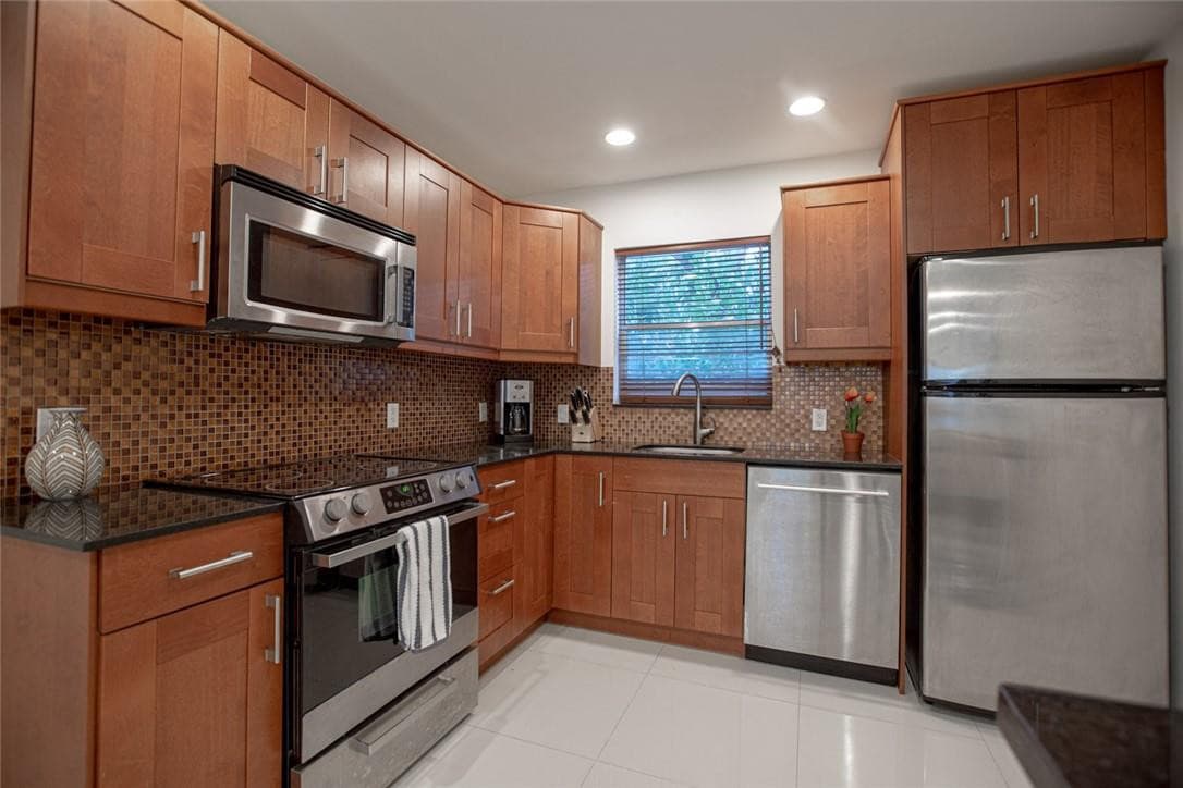 601 SE 5th Court 108, Fort Lauderdale, FL 33301 — photo 5 of 26