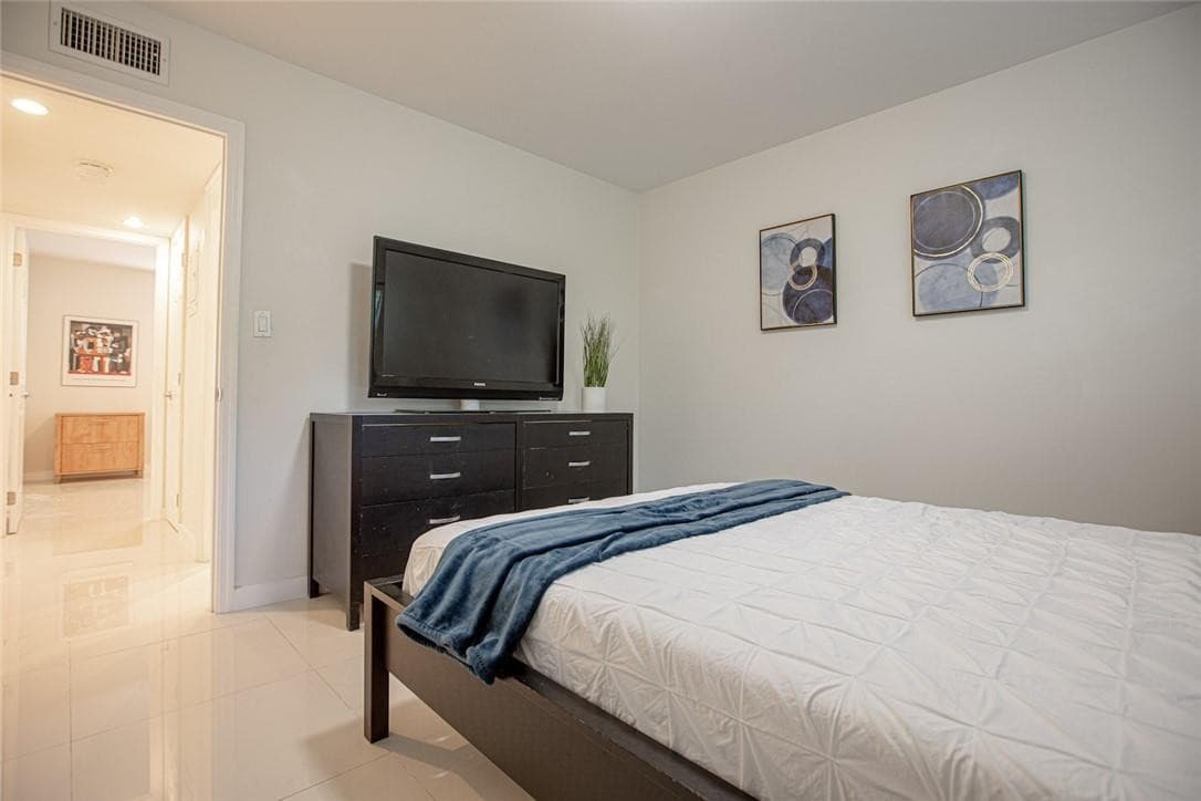 601 SE 5th Court 108, Fort Lauderdale, FL 33301 — photo 8 of 26
