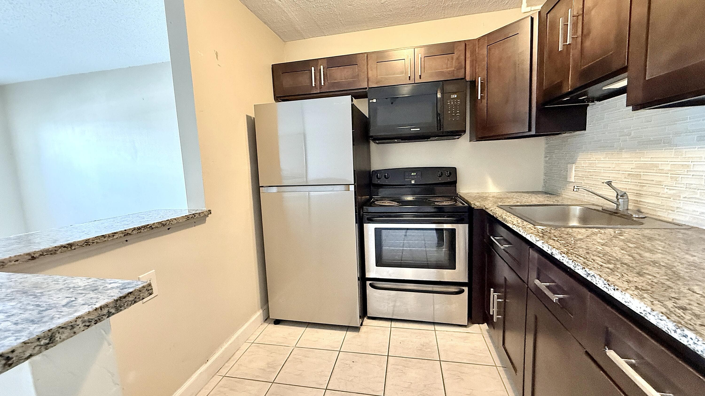 79 Lyndhurst D, Deerfield Beach, FL 33442 — photo 3 of 51