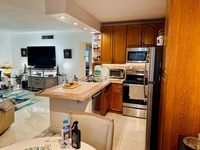 1150 NW 30th Court NW 203, Wilton Manors, FL 33311 — photo 7 of 12