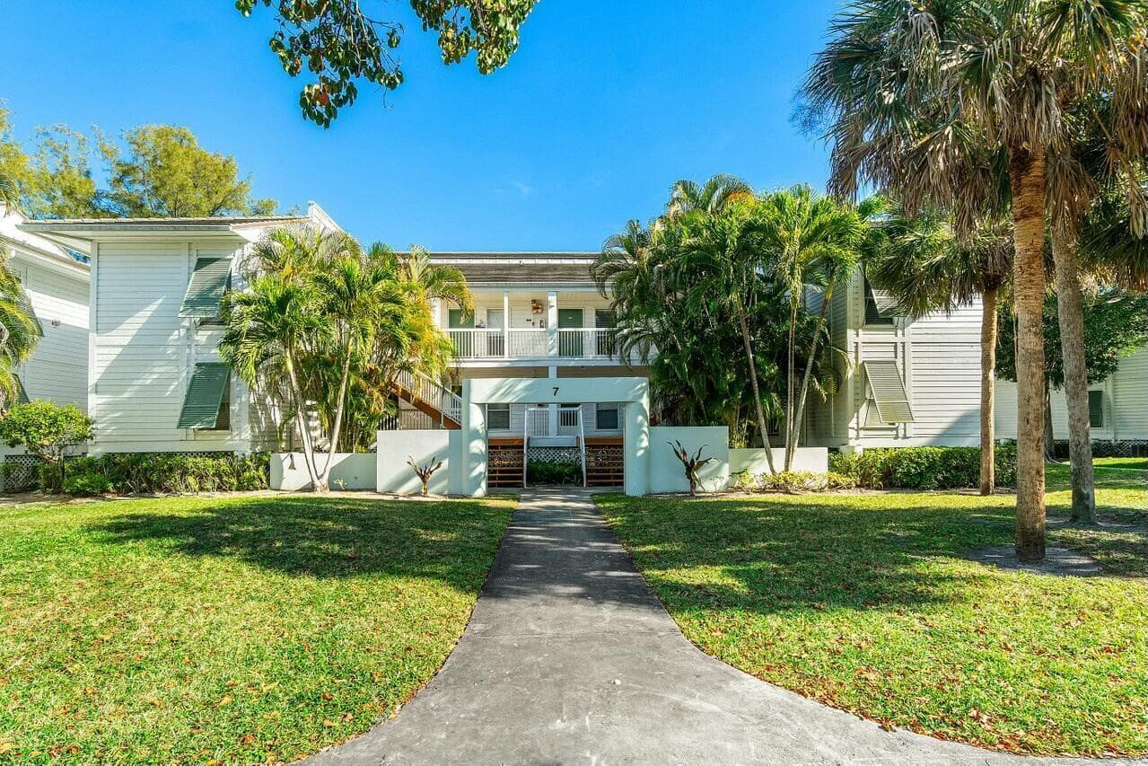 159 Cypress Point Drive, Palm Beach Gardens, FL 33418 — photo 22 of 24