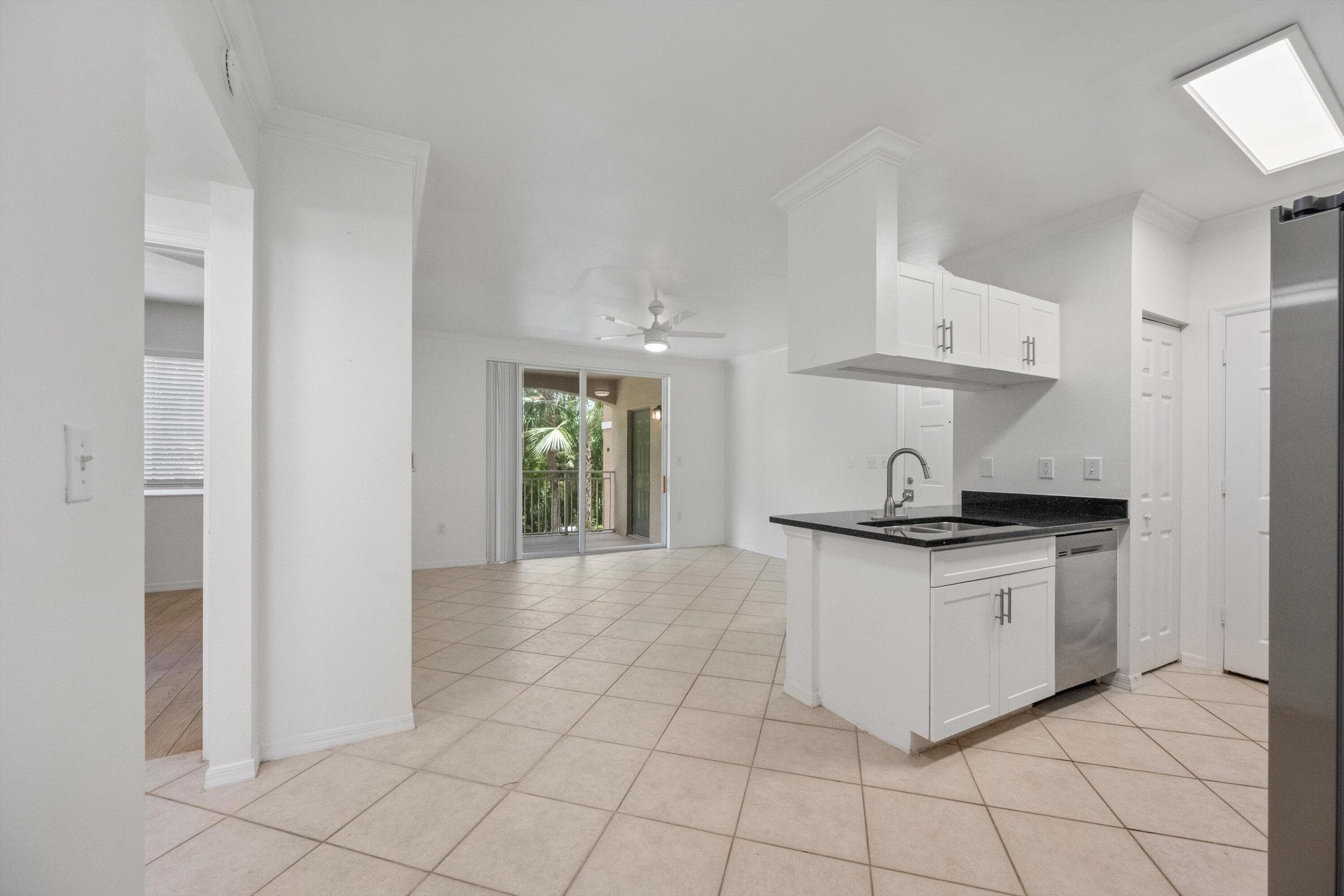 6475 Emerald Dunes Drive 206, West Palm Beach, FL 33411 — photo 4 of 29