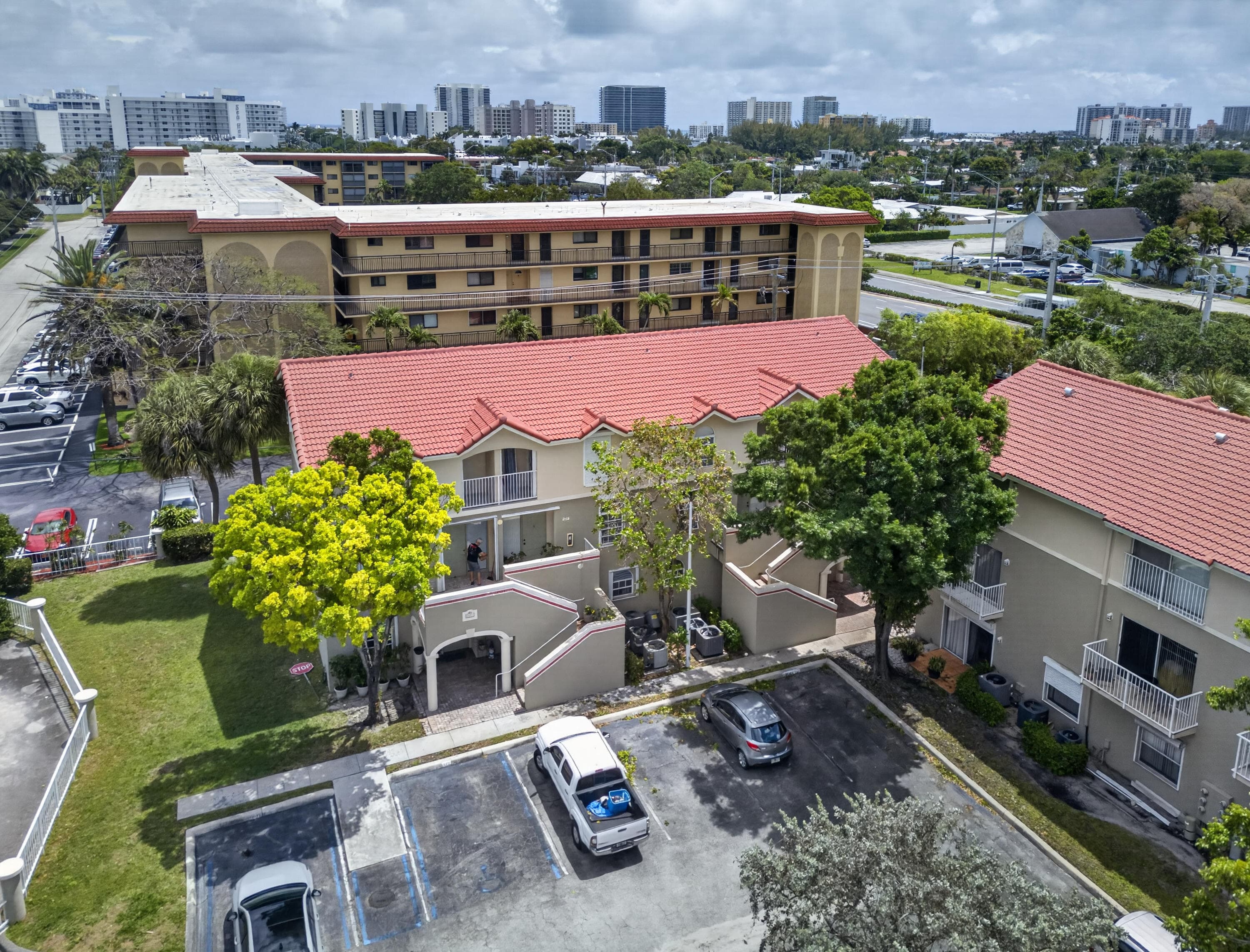 2501 NE 14th Street 301, Pompano Beach, FL 33062 — photo 5 of 37