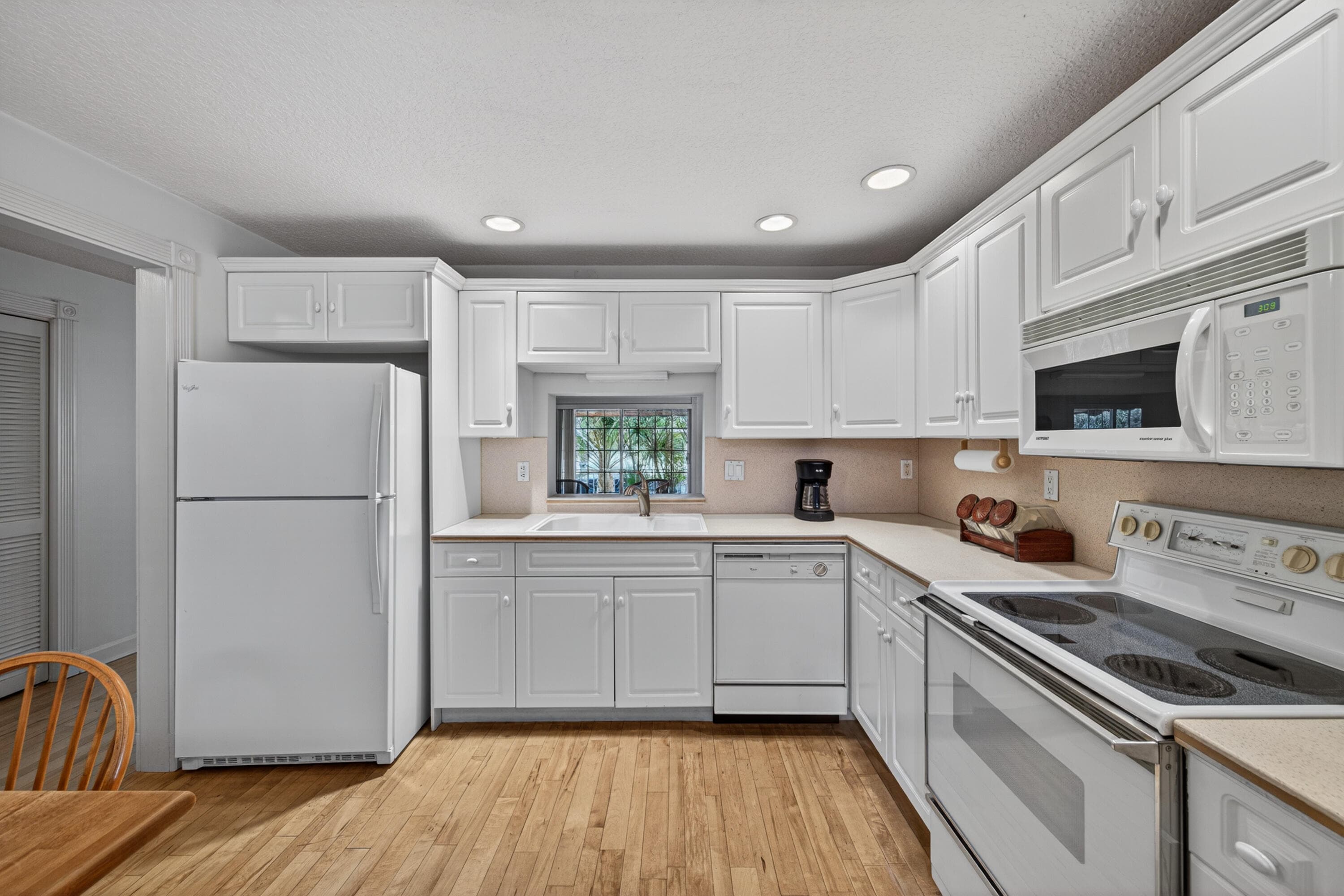 2501 NE 14th Street 301, Pompano Beach, FL 33062 — photo 32 of 37