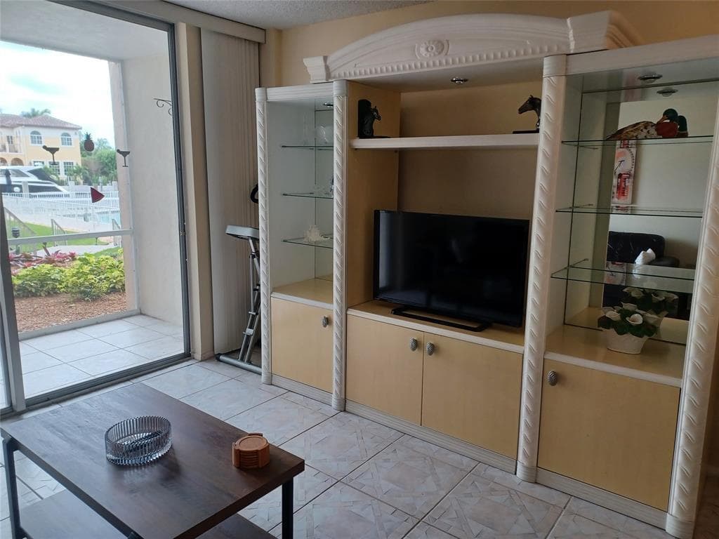 1391 S Ocean Boulevard 105, Pompano Beach, FL 33062 — photo 4 of 17