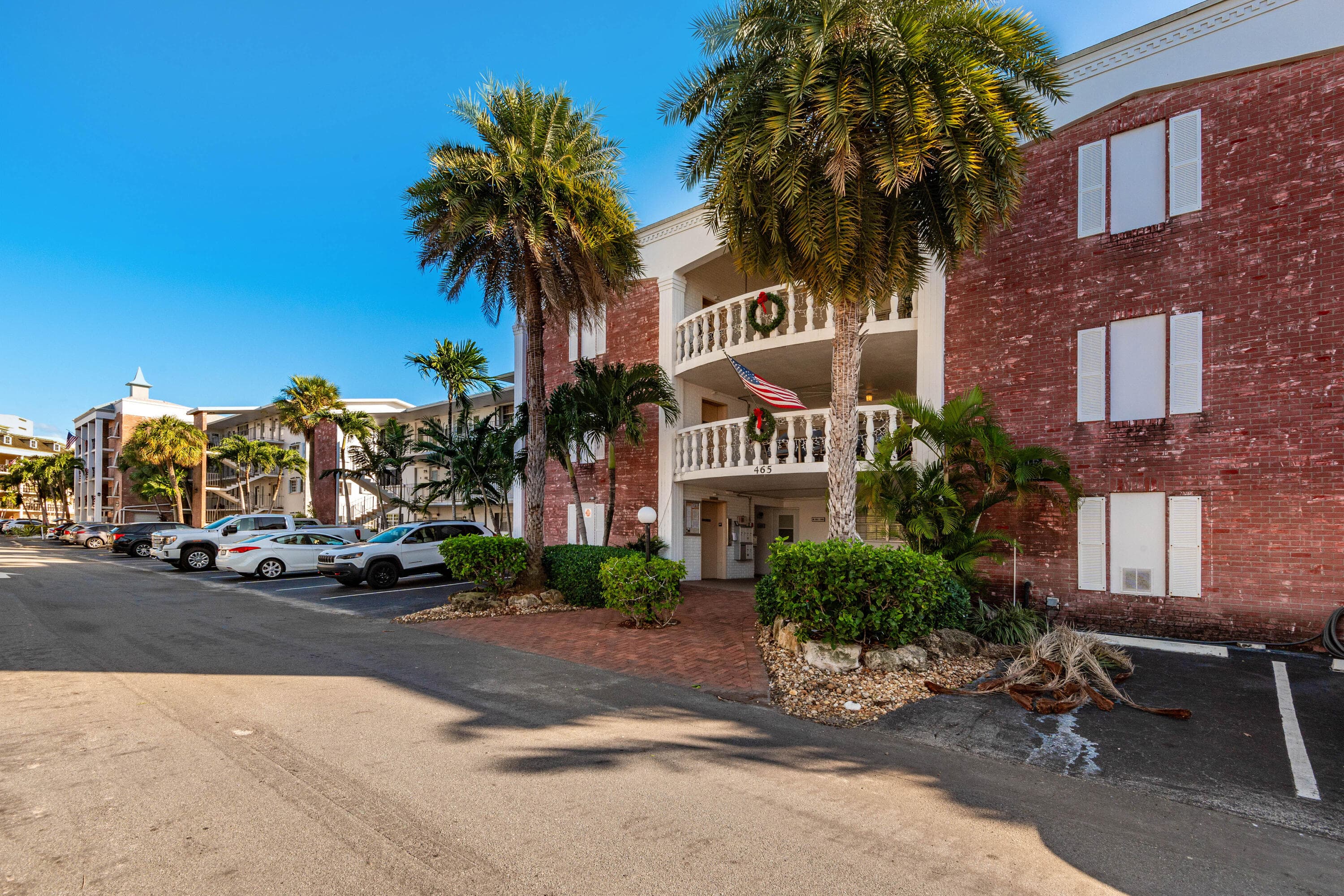 465 Paradise Isle Boulevard 110, Hallandale Beach, FL 33009 — photo 1 of 26