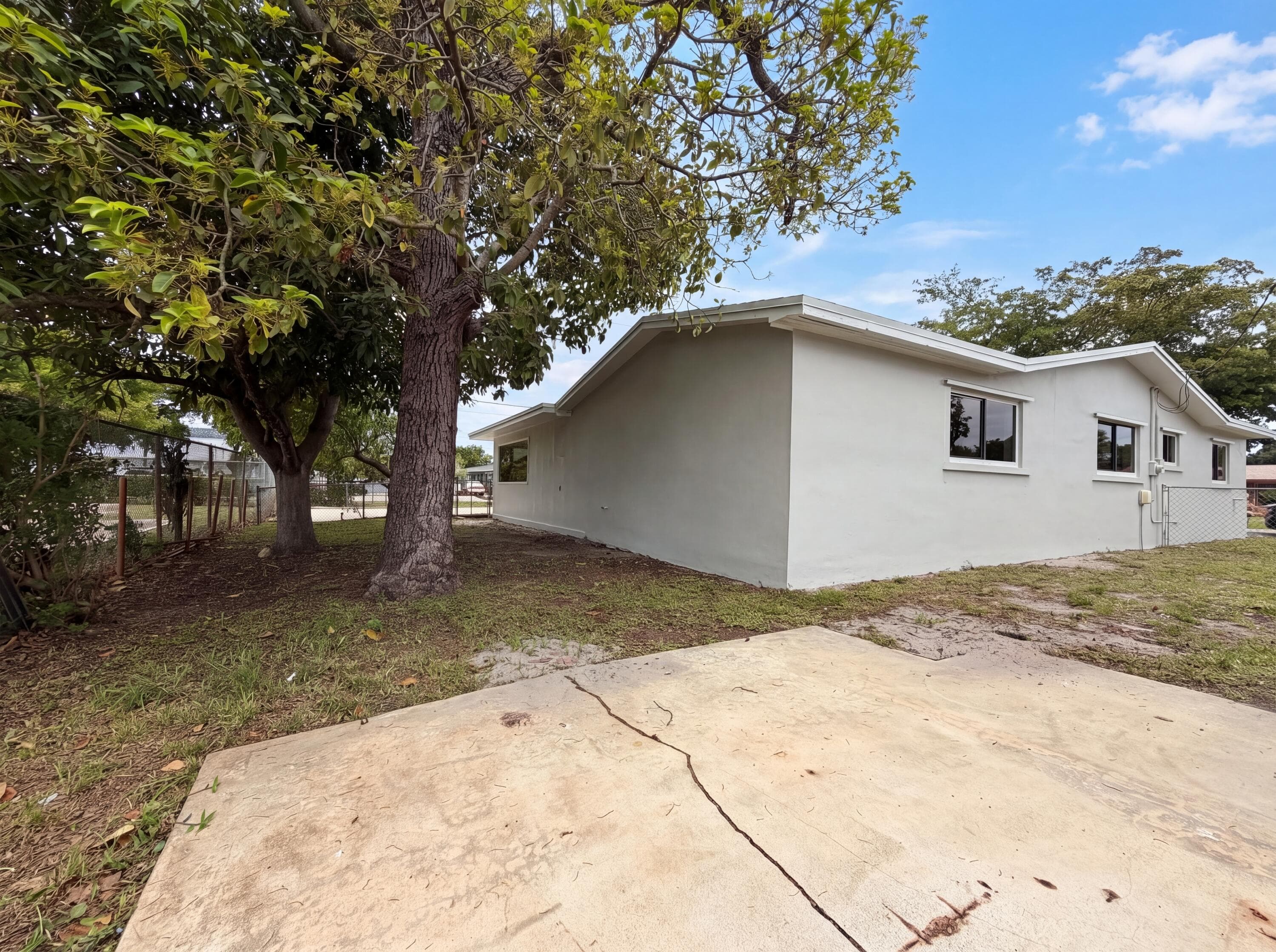 820 NW 78th Avenue, Pembroke Pines, FL 33024 — photo 5 of 18