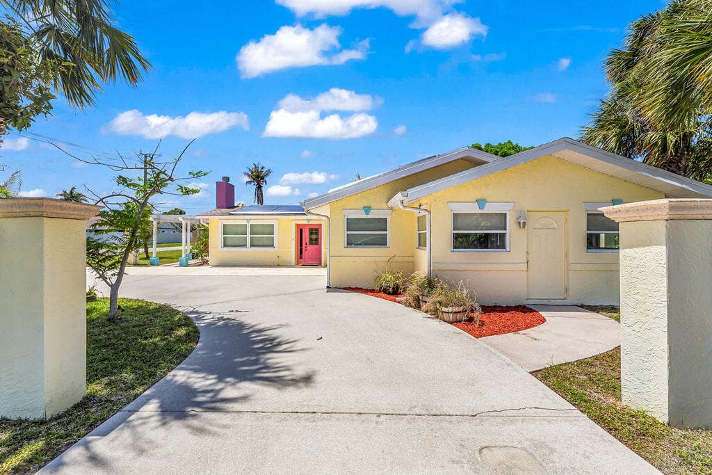 614 SE Flamingo Avenue, Stuart, FL 34996 — photo 7 of 53