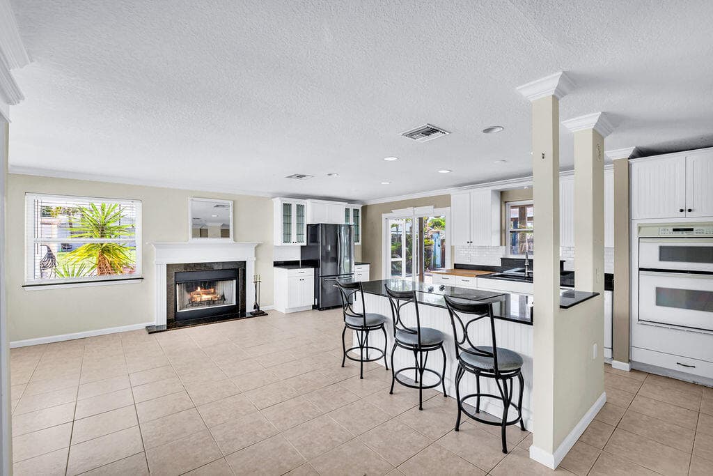 614 SE Flamingo Avenue, Stuart, FL 34996 — photo 4 of 53