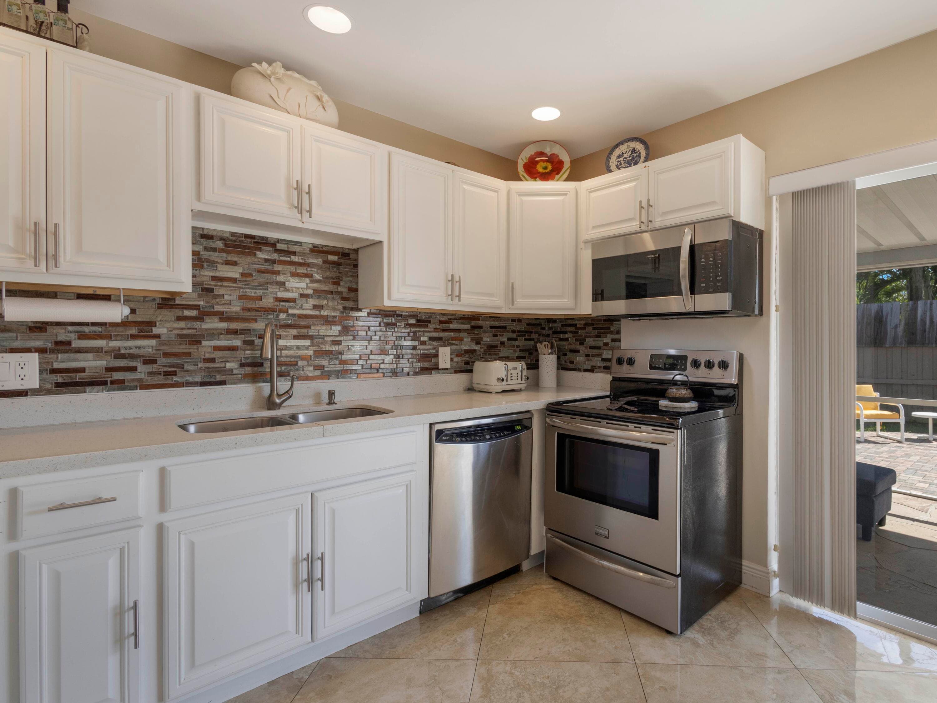 832 Green Street 1, West Palm Beach, FL 33405 — photo 8 of 33