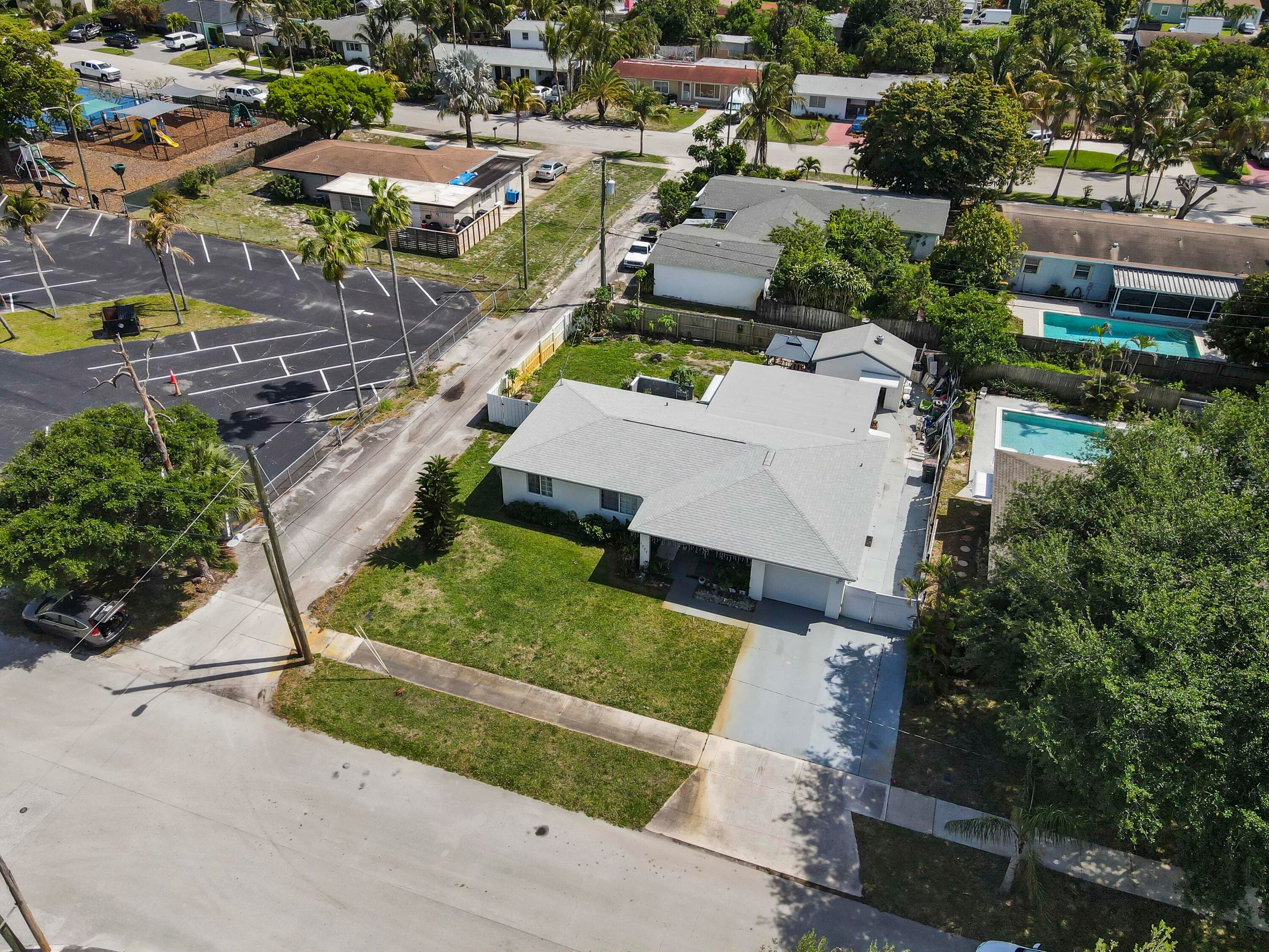1737 N 14th Avenue N, Lake Worth Beach, FL 33460 — photo 22 of 24