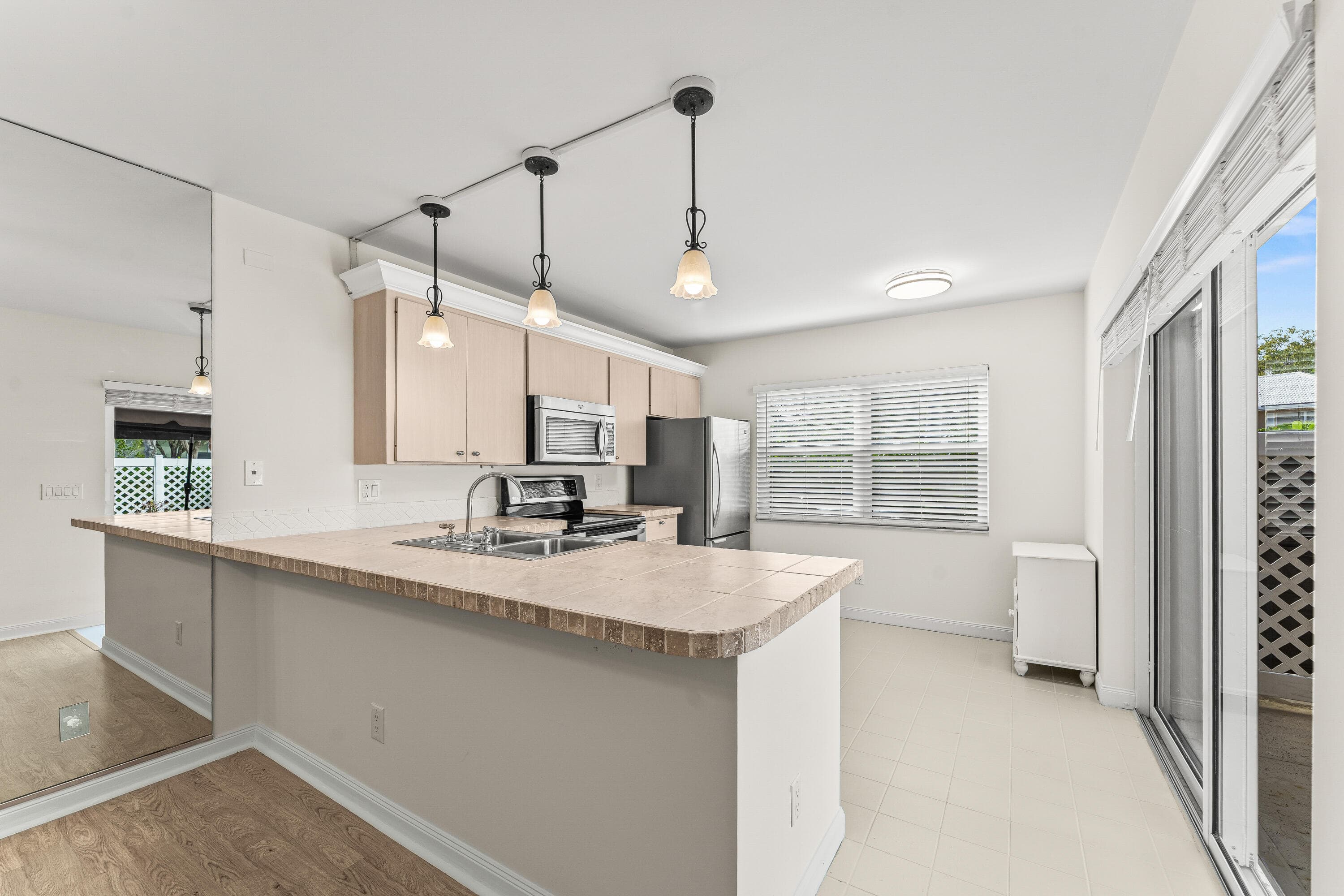 3136 Kingston Court, West Palm Beach, FL 33409 — photo 10 of 32