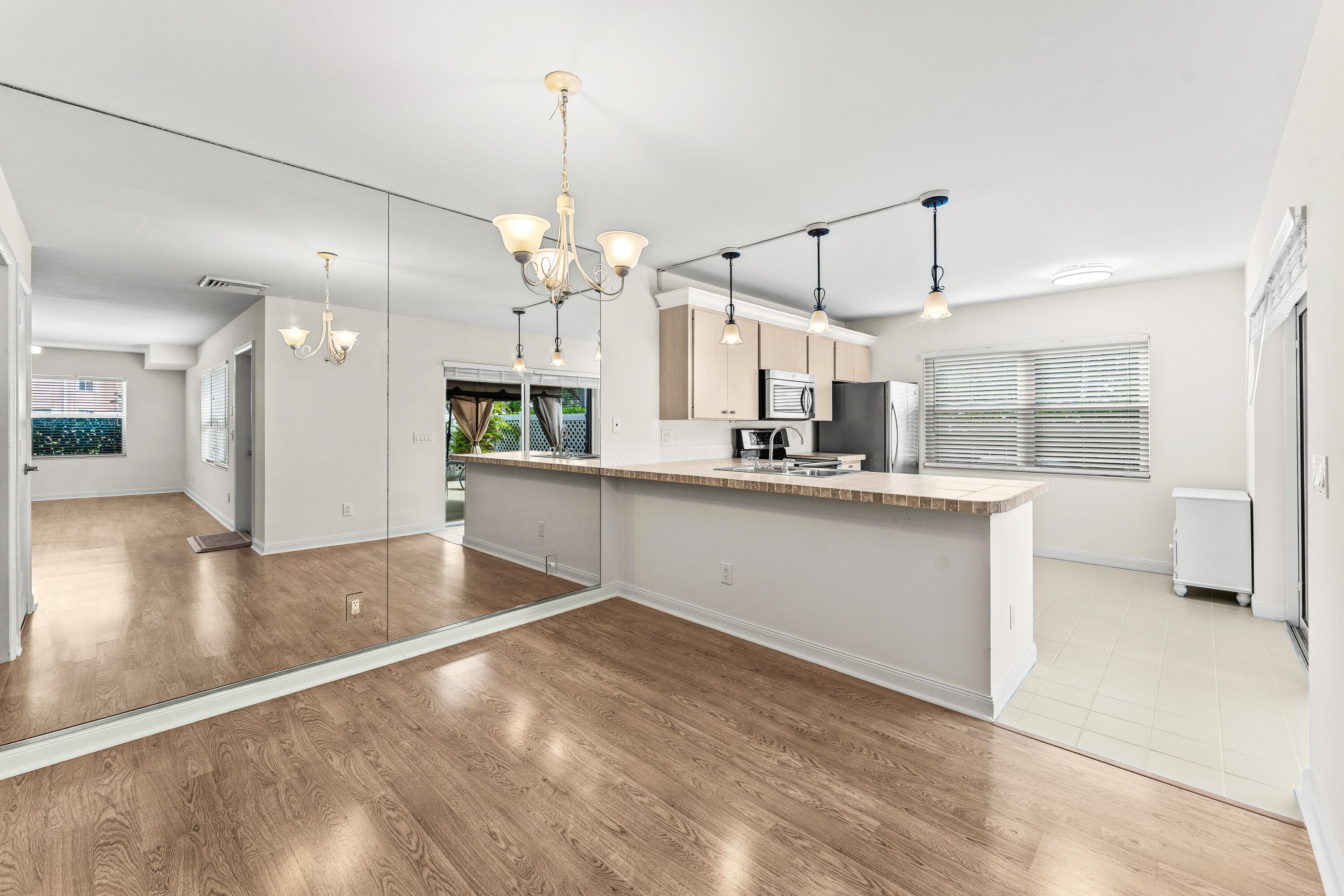 3136 Kingston Court, West Palm Beach, FL 33409 — photo 5 of 32