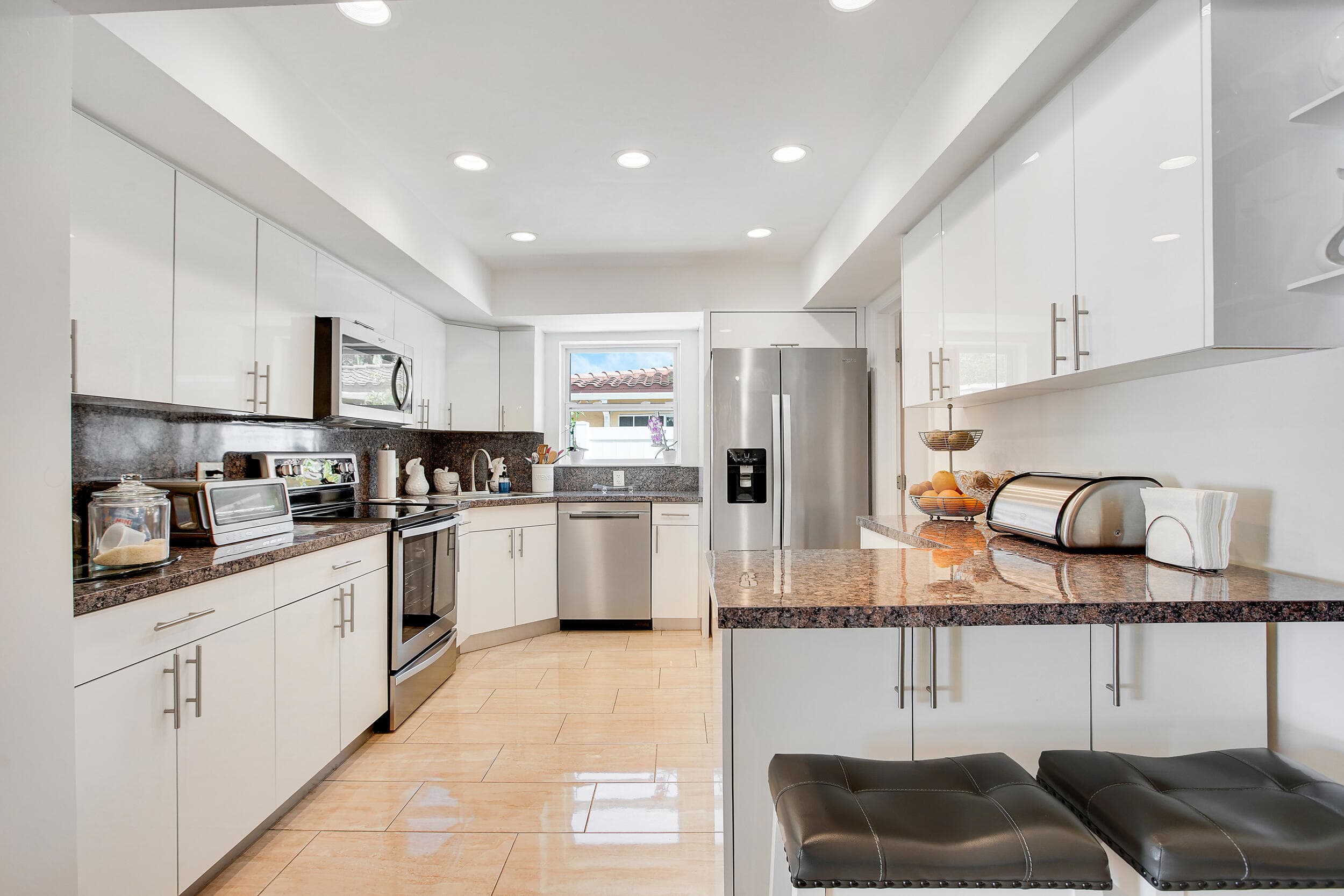 104 N 31st Court, Hollywood, FL 33021 — photo 12 of 35