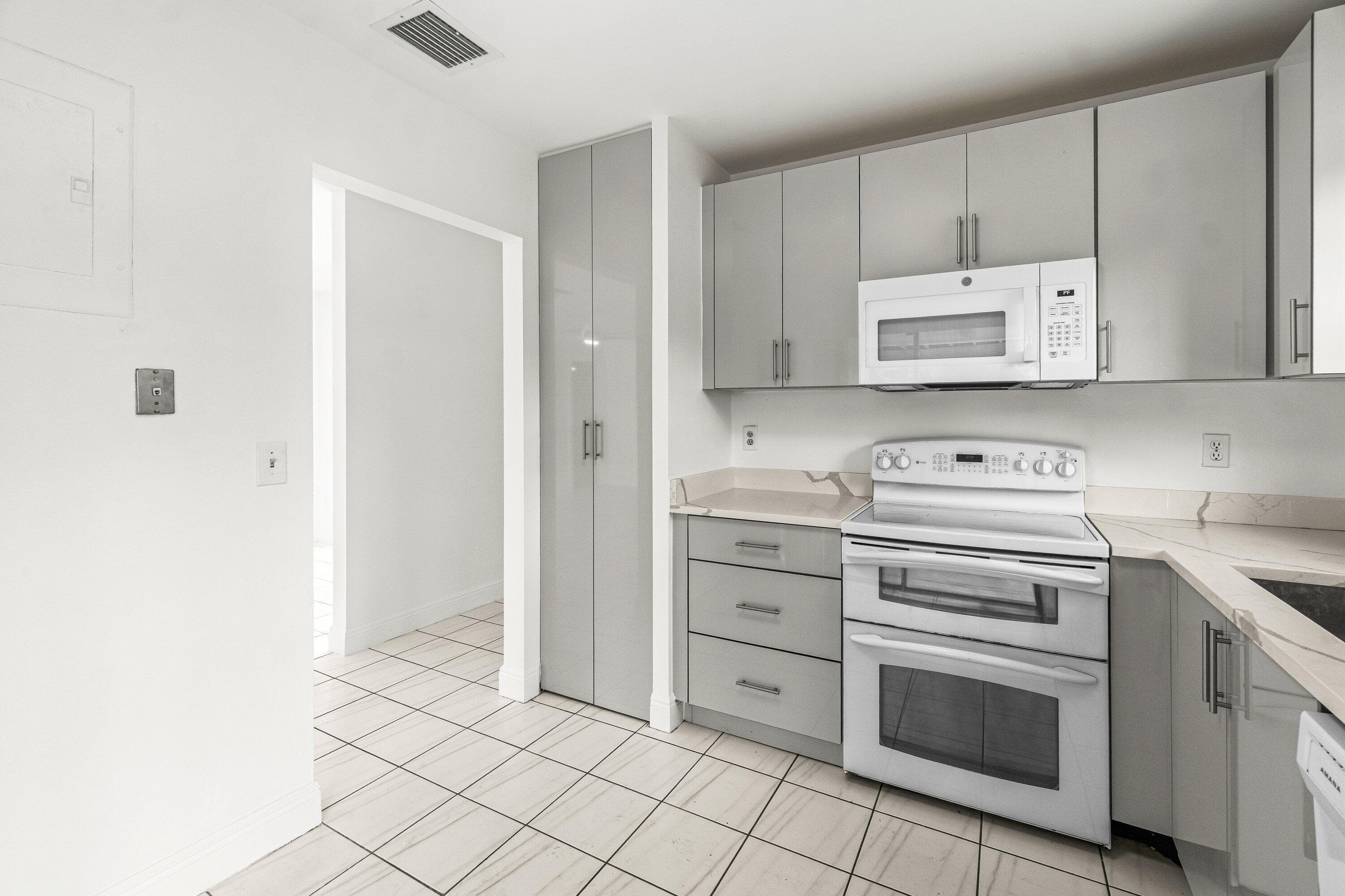 9162 SW 5th Street A, Boca Raton, FL 33428 — photo 6 of 36