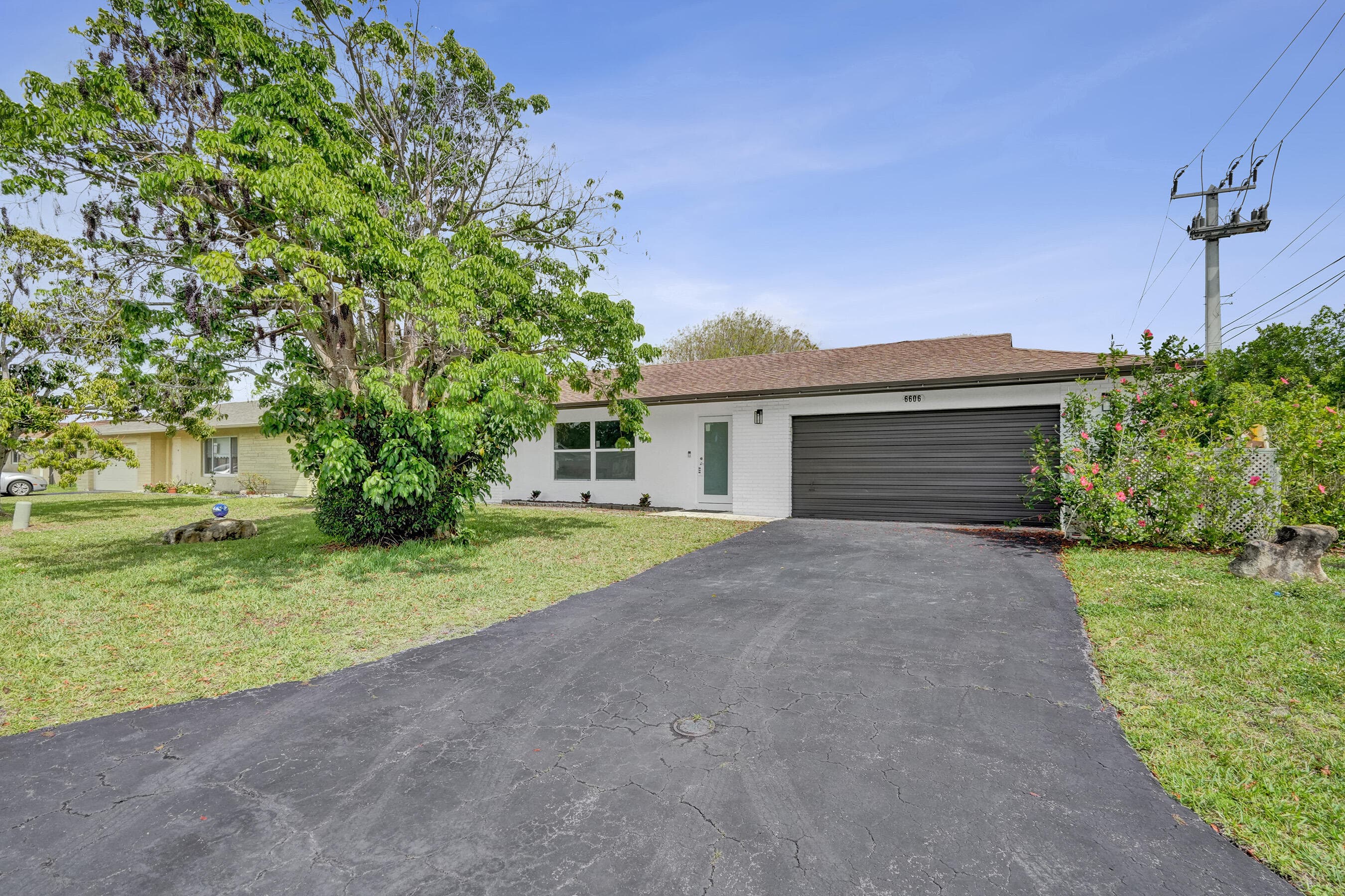 6606 NW 95th Avenue, Tamarac, FL 33321 — photo 2 of 33