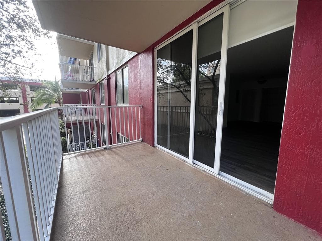 18335 NW 68 Avenue 245-420, Hialeah, FL 33015 — photo 10 of 17