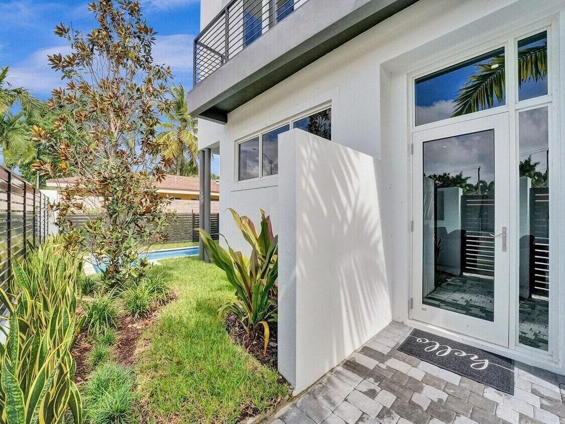 1220 NE 15th Avenue, Fort Lauderdale, FL 33304 — photo 4 of 36