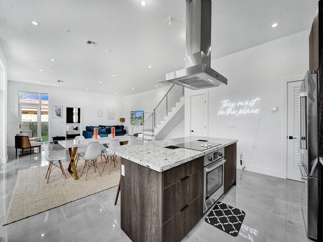 1220 NE 15th Avenue, Fort Lauderdale, FL 33304 — photo 8 of 36