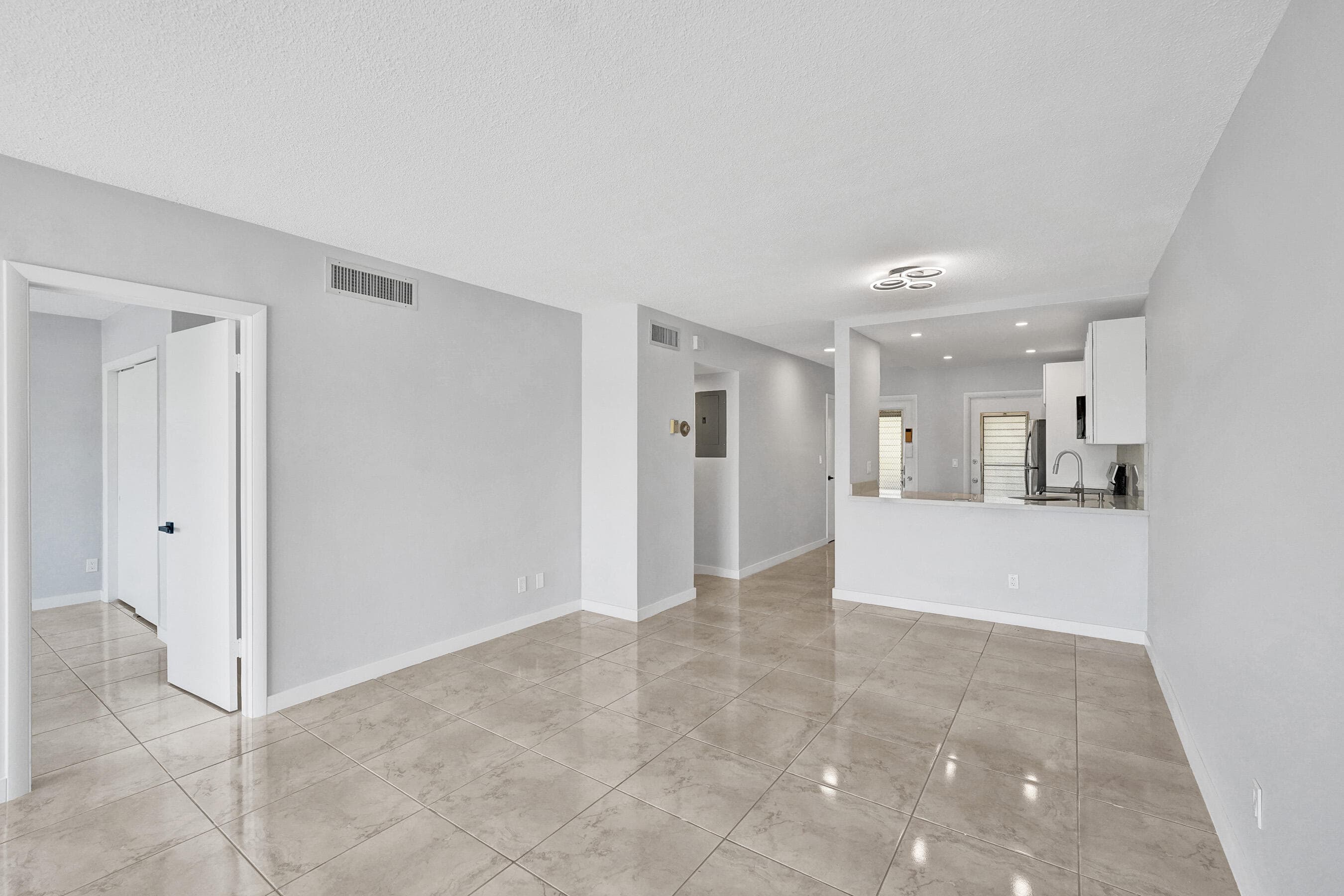 455 Paradise Isle Boulevard 305, Hallandale Beach, FL 33009 — photo 5 of 30