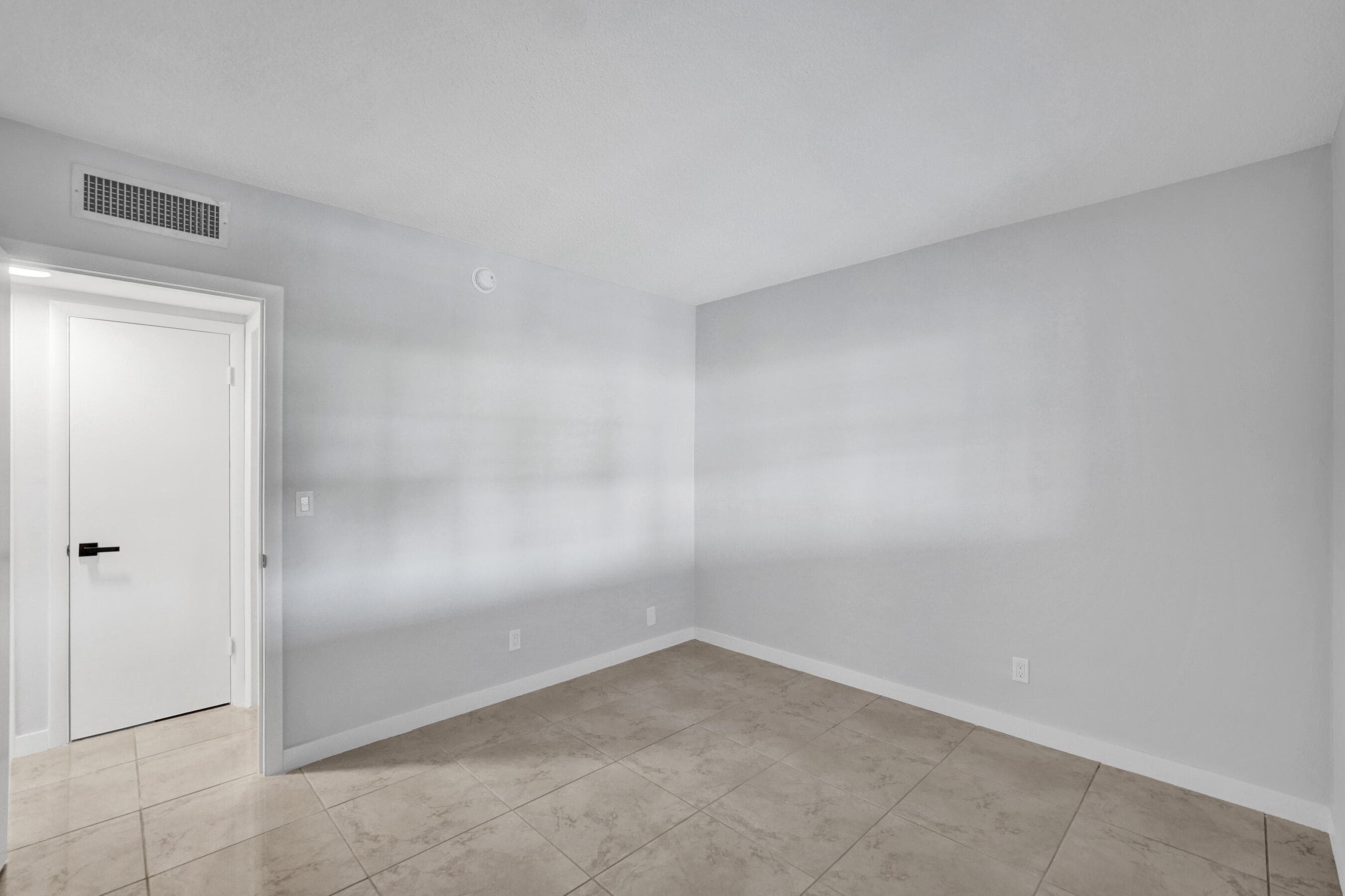 455 Paradise Isle Boulevard 305, Hallandale Beach, FL 33009 — photo 13 of 30