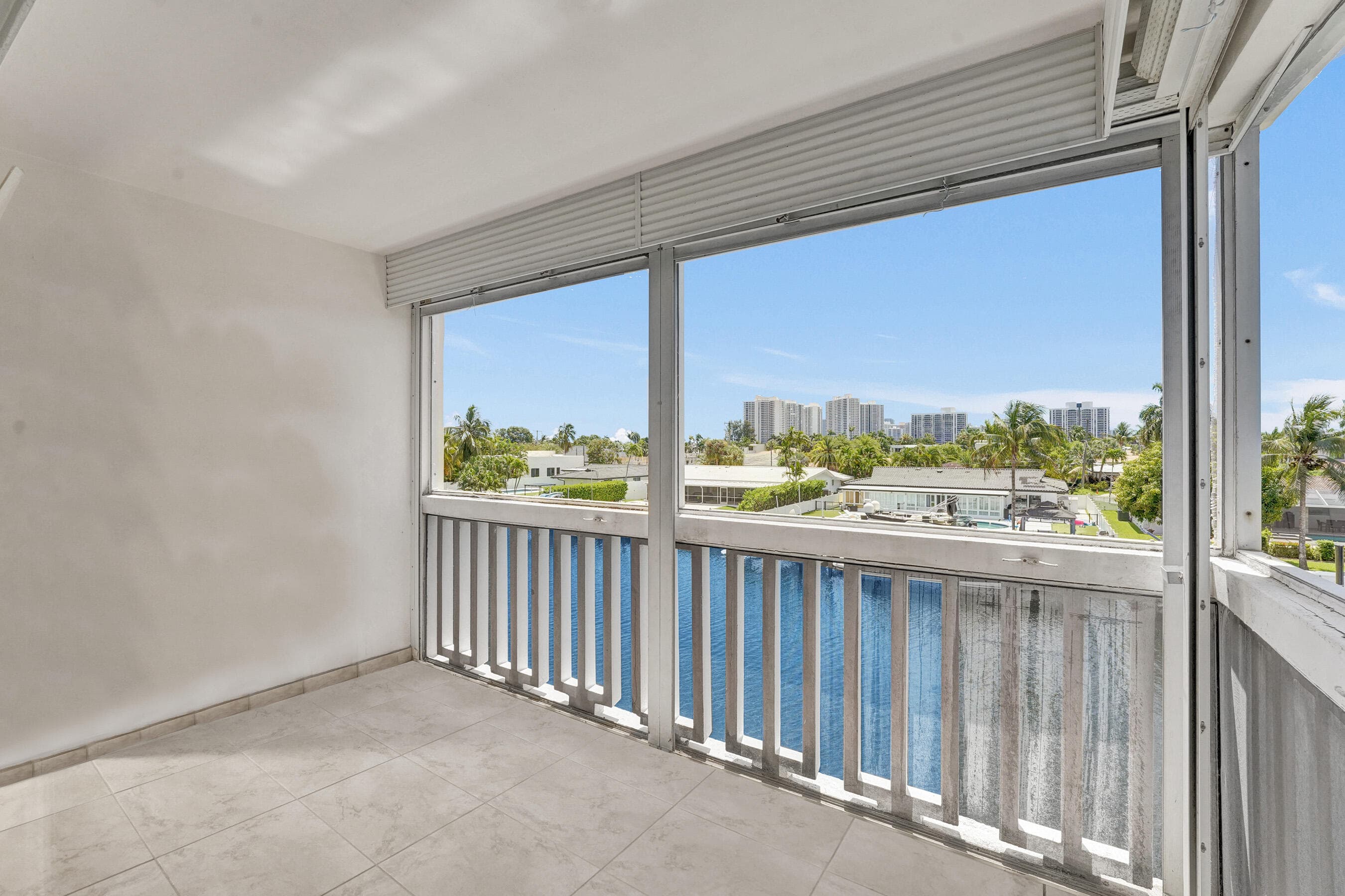455 Paradise Isle Boulevard 305, Hallandale Beach, FL 33009 — photo 21 of 30