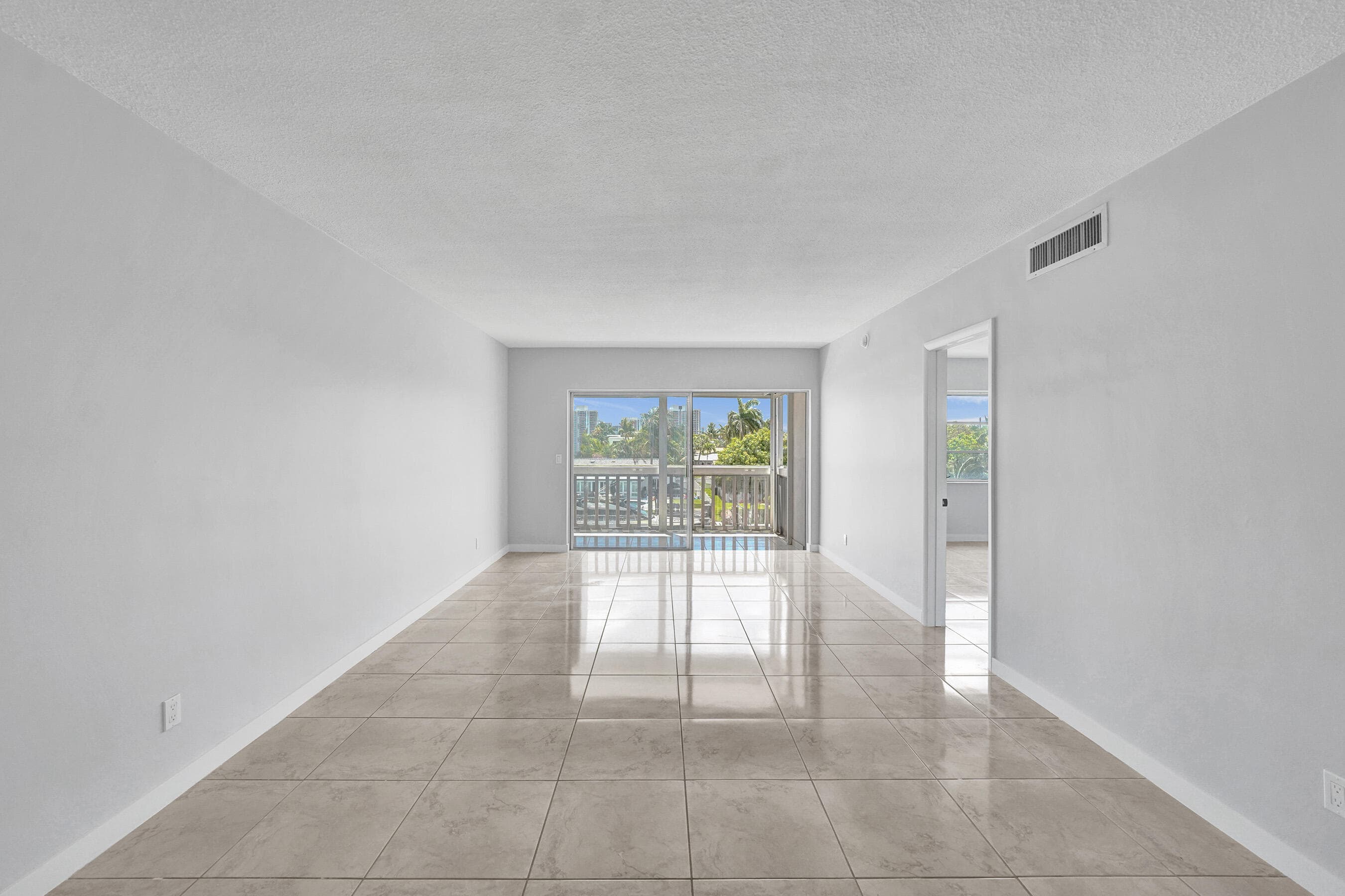 455 Paradise Isle Boulevard 305, Hallandale Beach, FL 33009 — photo 15 of 30