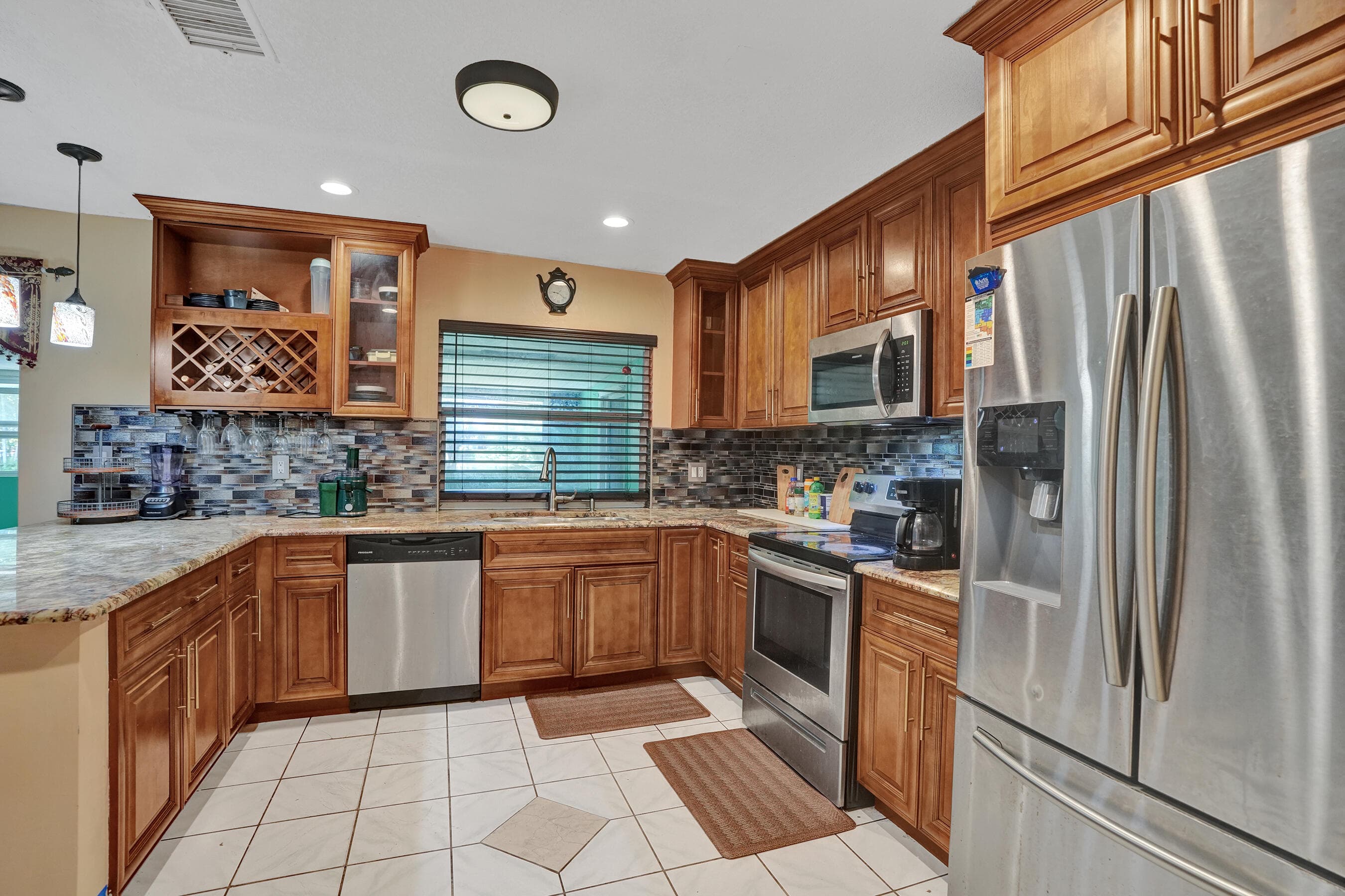 6540 SW 7th Street, Margate, FL 33068 — photo 8 of 38