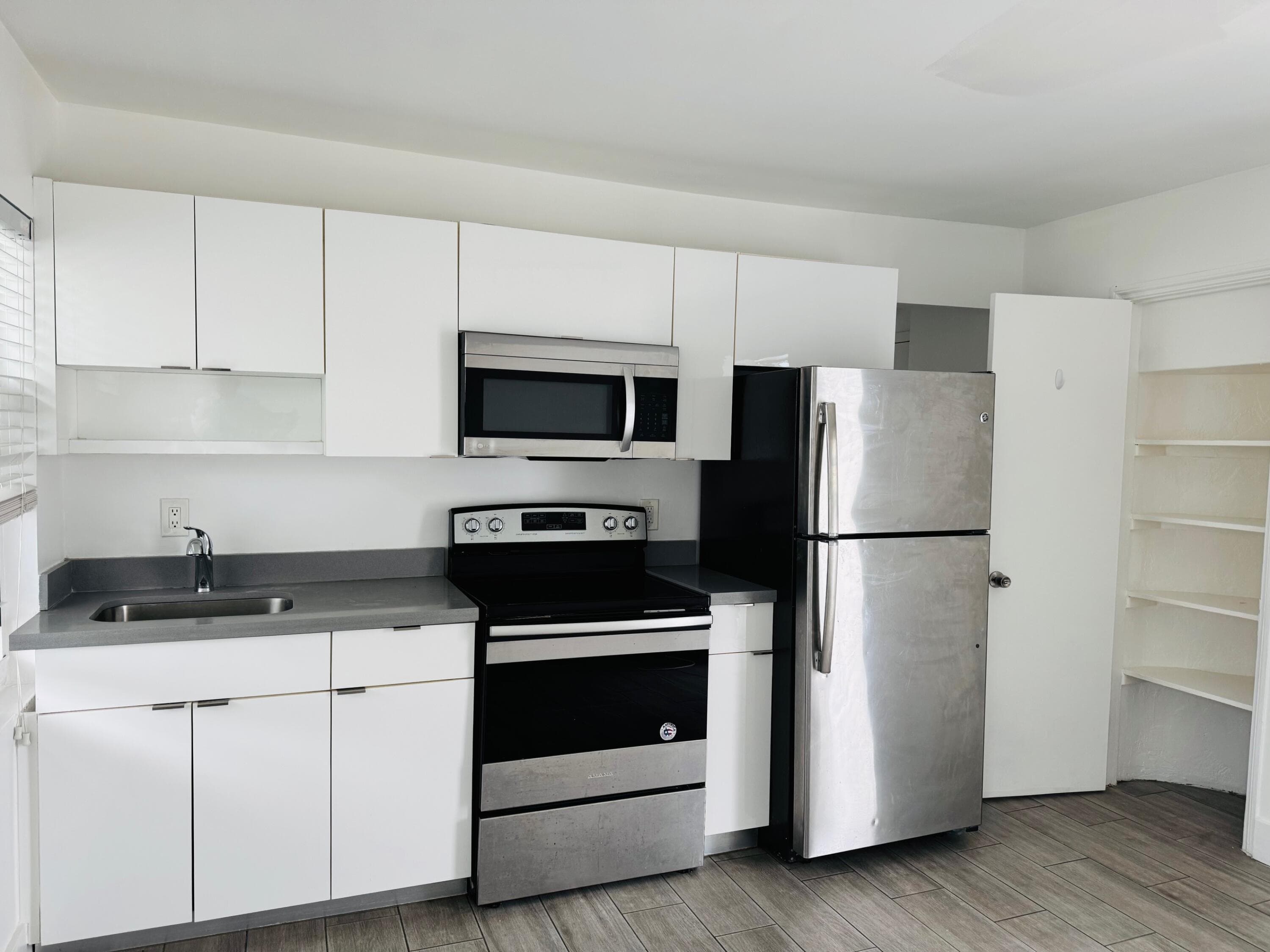 7910 Abbott Avenue 6, Miami Beach, FL 33141 — photo 5 of 13
