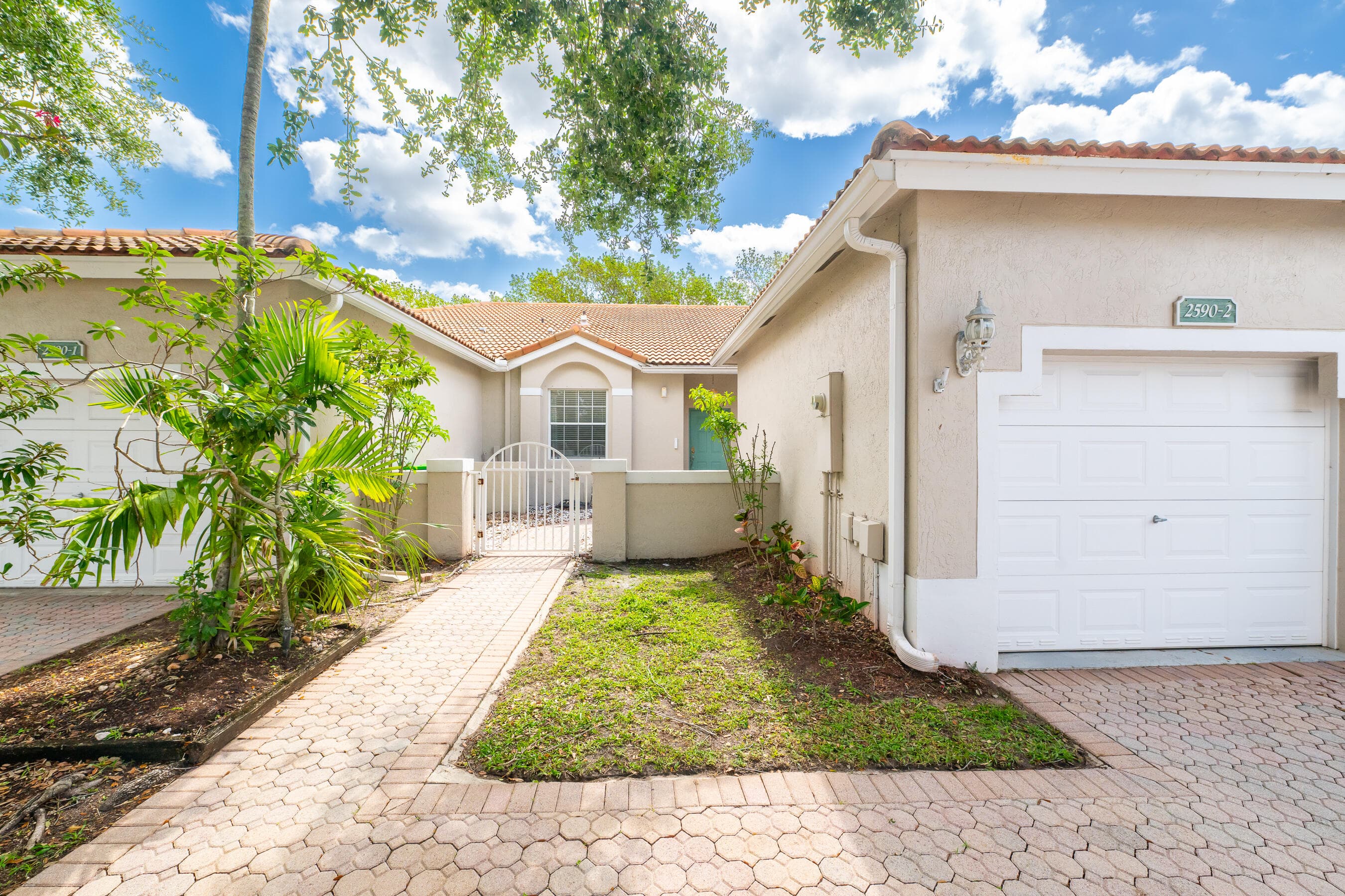 2590 E Aragon Boulevard 2, Sunrise, FL 33313 — photo 2 of 25