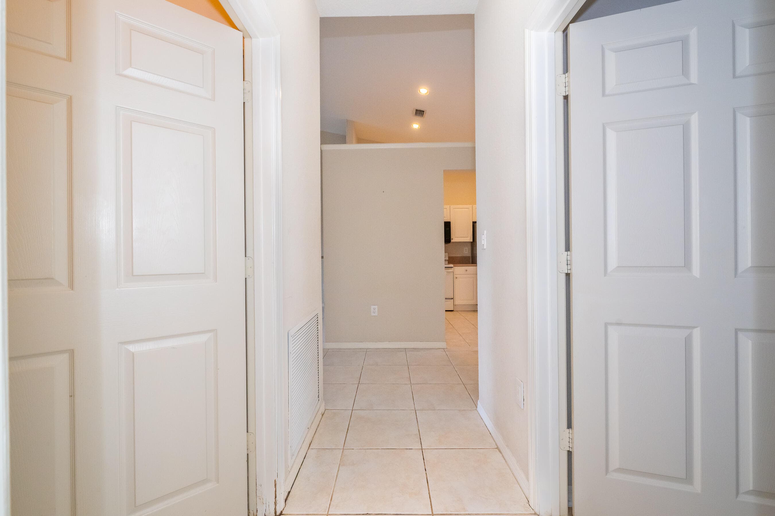 2590 E Aragon Boulevard 2, Sunrise, FL 33313 — photo 11 of 25