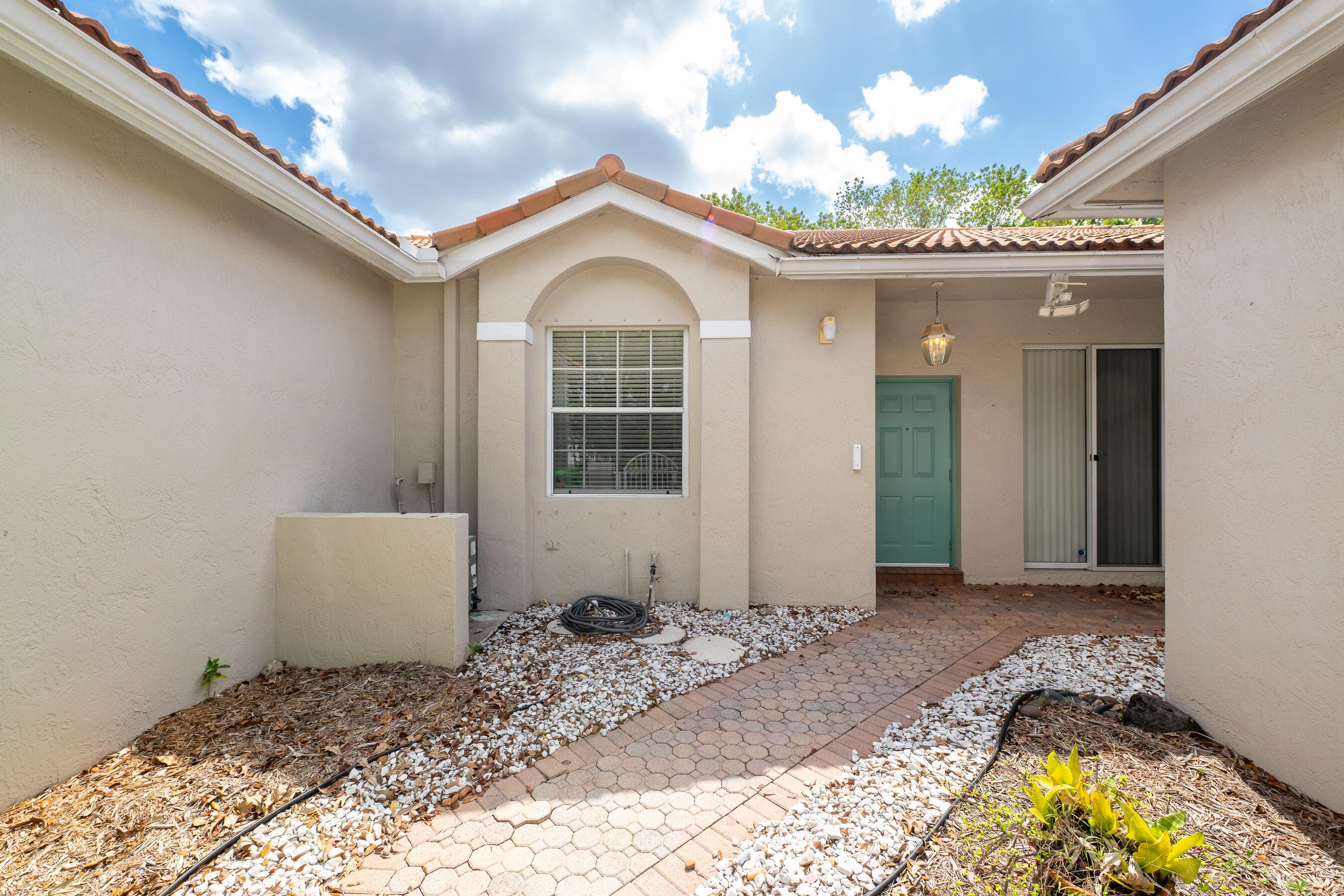 2590 E Aragon Boulevard 2, Sunrise, FL 33313 — photo 7 of 25