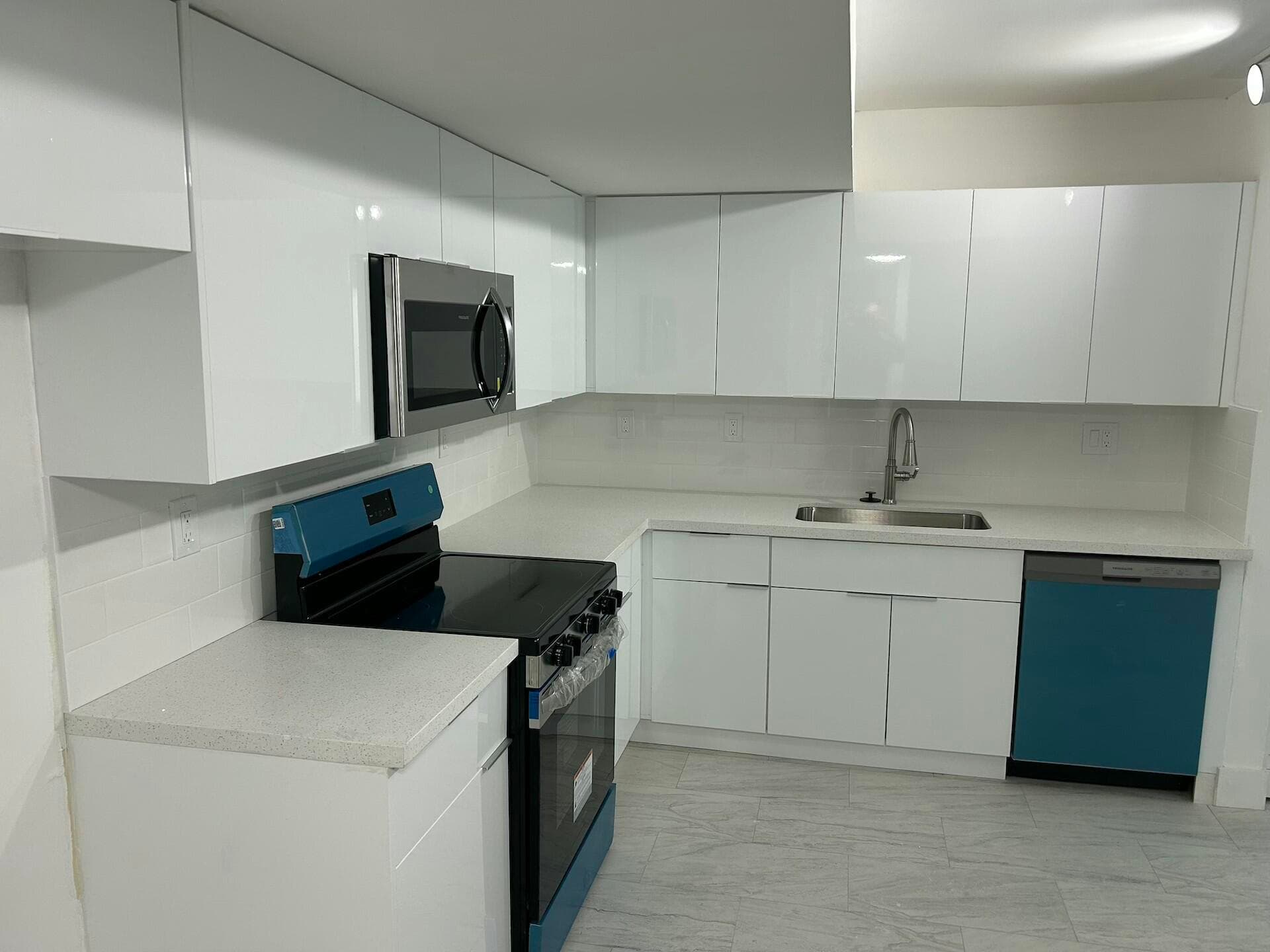 701 N Pine Island Road 304, Plantation, FL 33324 — photo 4 of 77