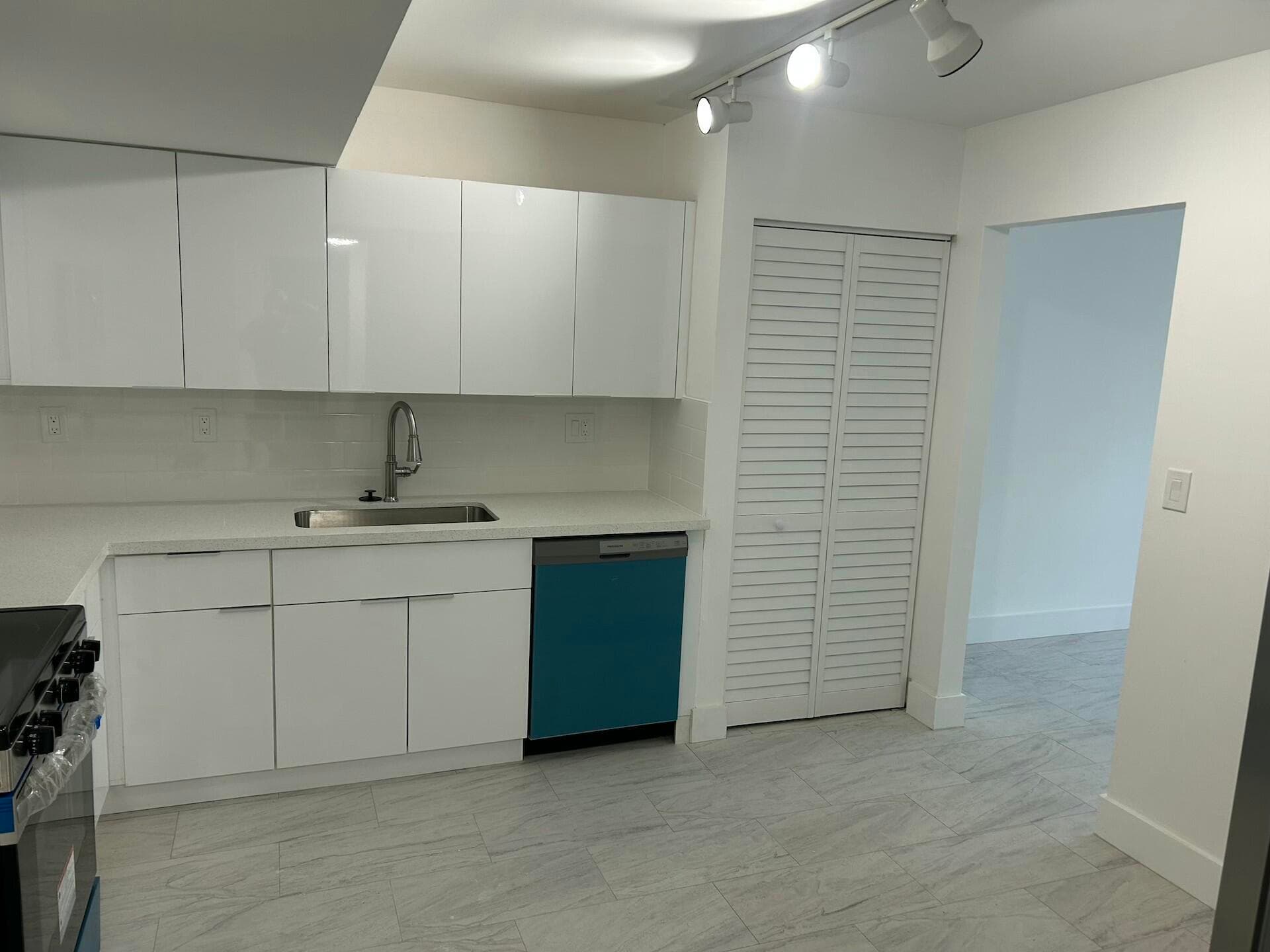 701 N Pine Island Road 304, Plantation, FL 33324 — photo 6 of 77