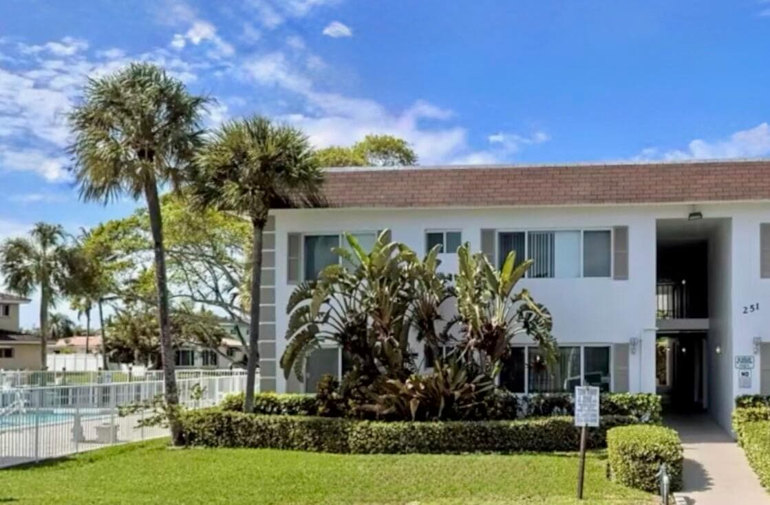 251 SE 6th Avenue 7, Pompano Beach, FL 33060 — photo 1 of 23