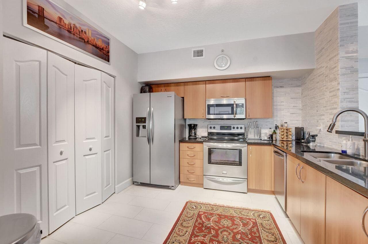 250 NE 3rd Avenue 1408, Delray Beach, FL 33444 — photo 13 of 45