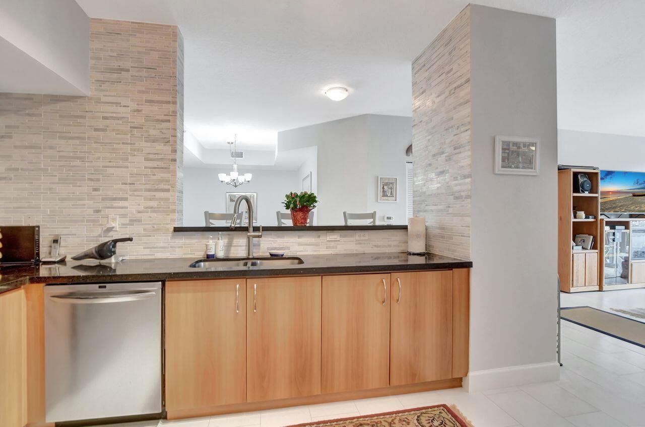 250 NE 3rd Avenue 1408, Delray Beach, FL 33444 — photo 14 of 45