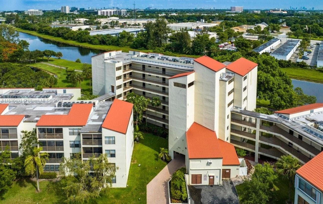 2314 S Cypress Bend Drive Unit 313, Pompano Beach, FL 33069 — photo 1 of 21
