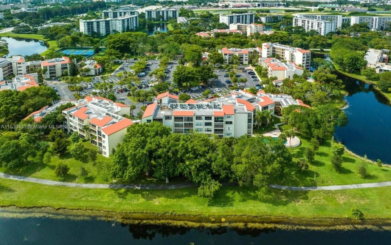 2314 S Cypress Bend Drive Unit 313, Pompano Beach, FL 33069 — photo 17 of 21