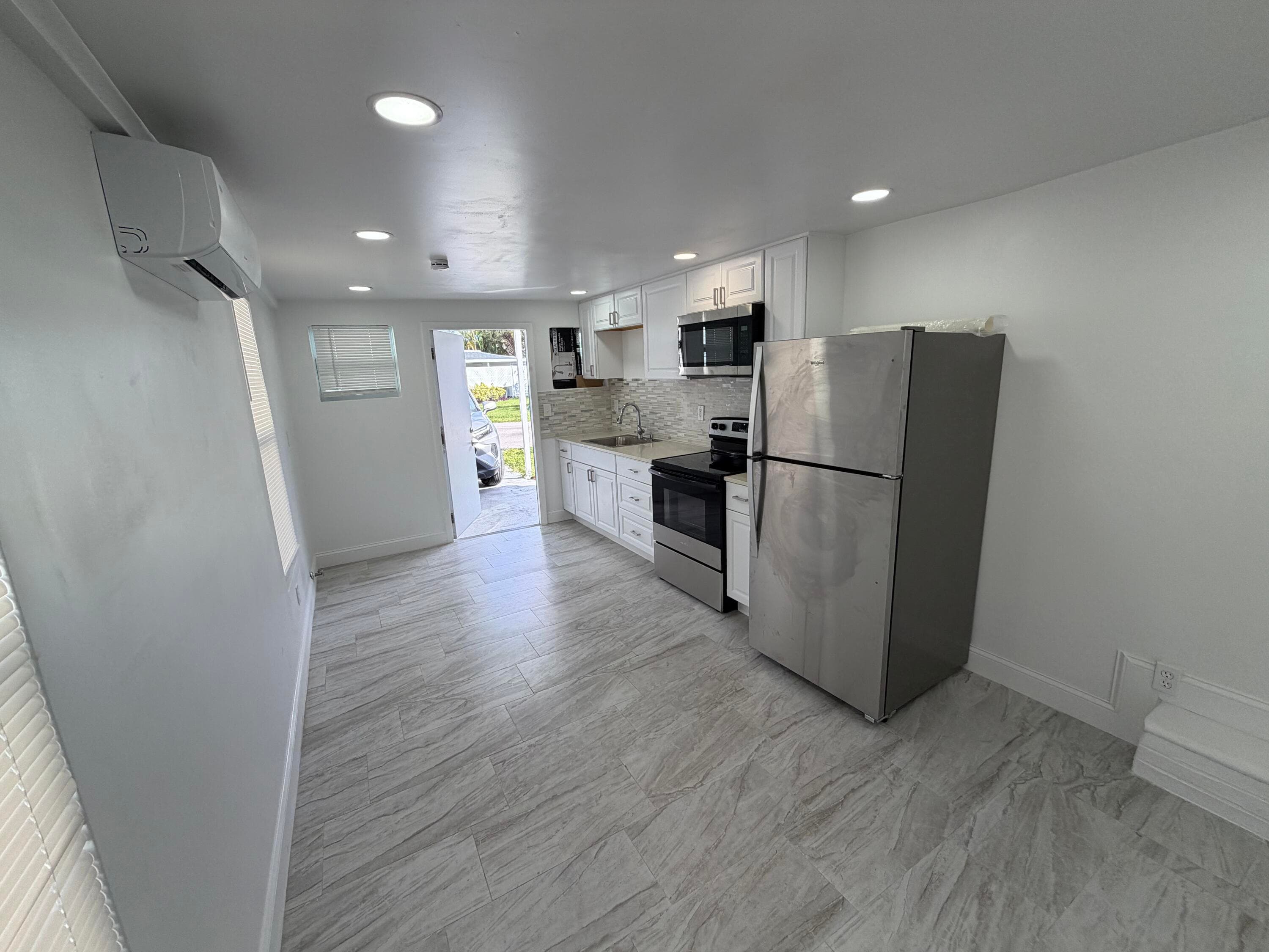 8717 SW 16th Place, Davie, FL 33324 — photo 4 of 8