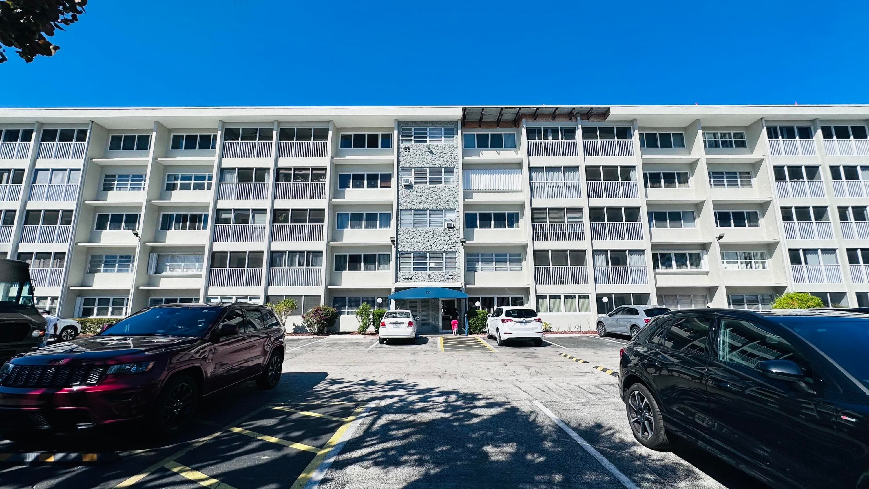 330 SE 2nd Street 202g, Hallandale Beach, FL 33009 — photo 1 of 18