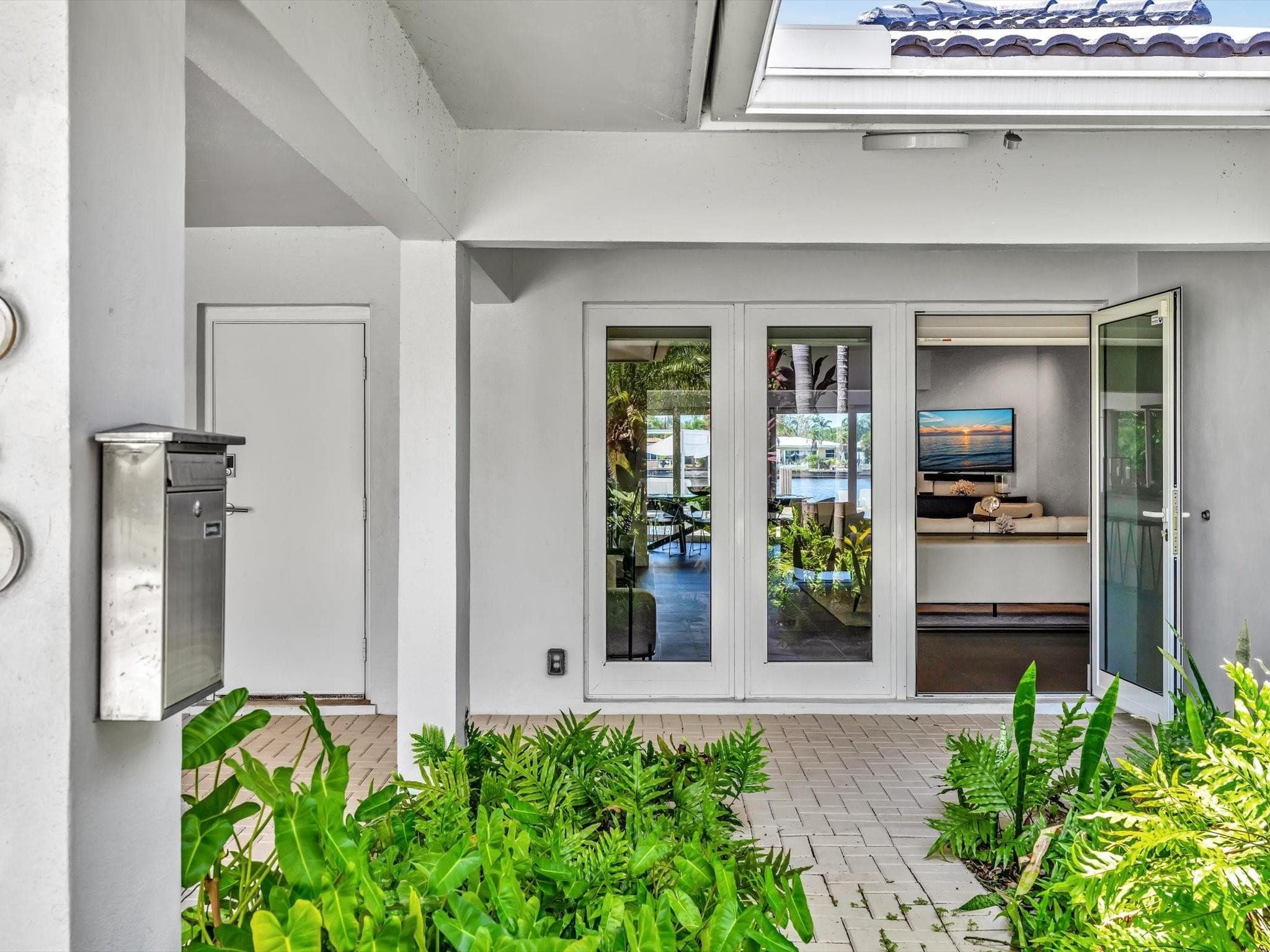 1640 NE 43rd Street, Oakland Park, FL 33334 — photo 3 of 78