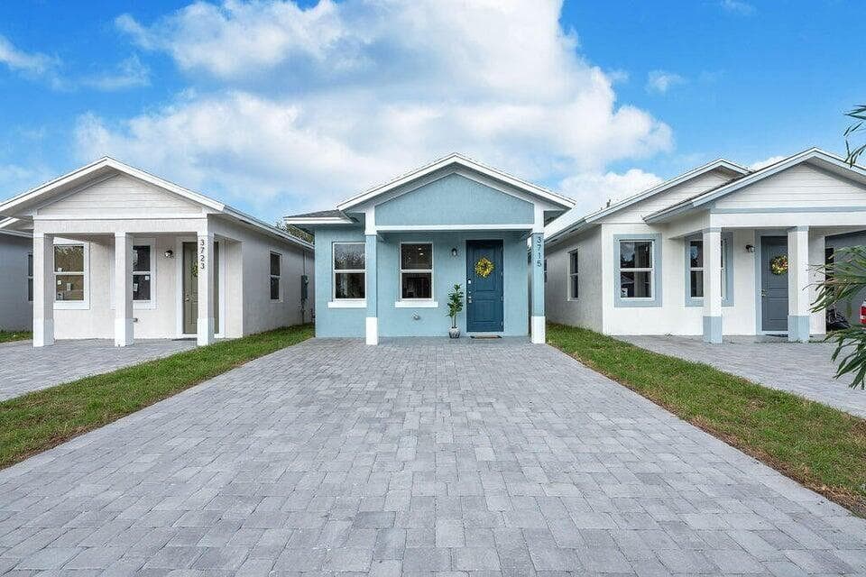 2689 Hiawatha Avenue, West Palm Beach, FL 33409 — photo 2 of 28