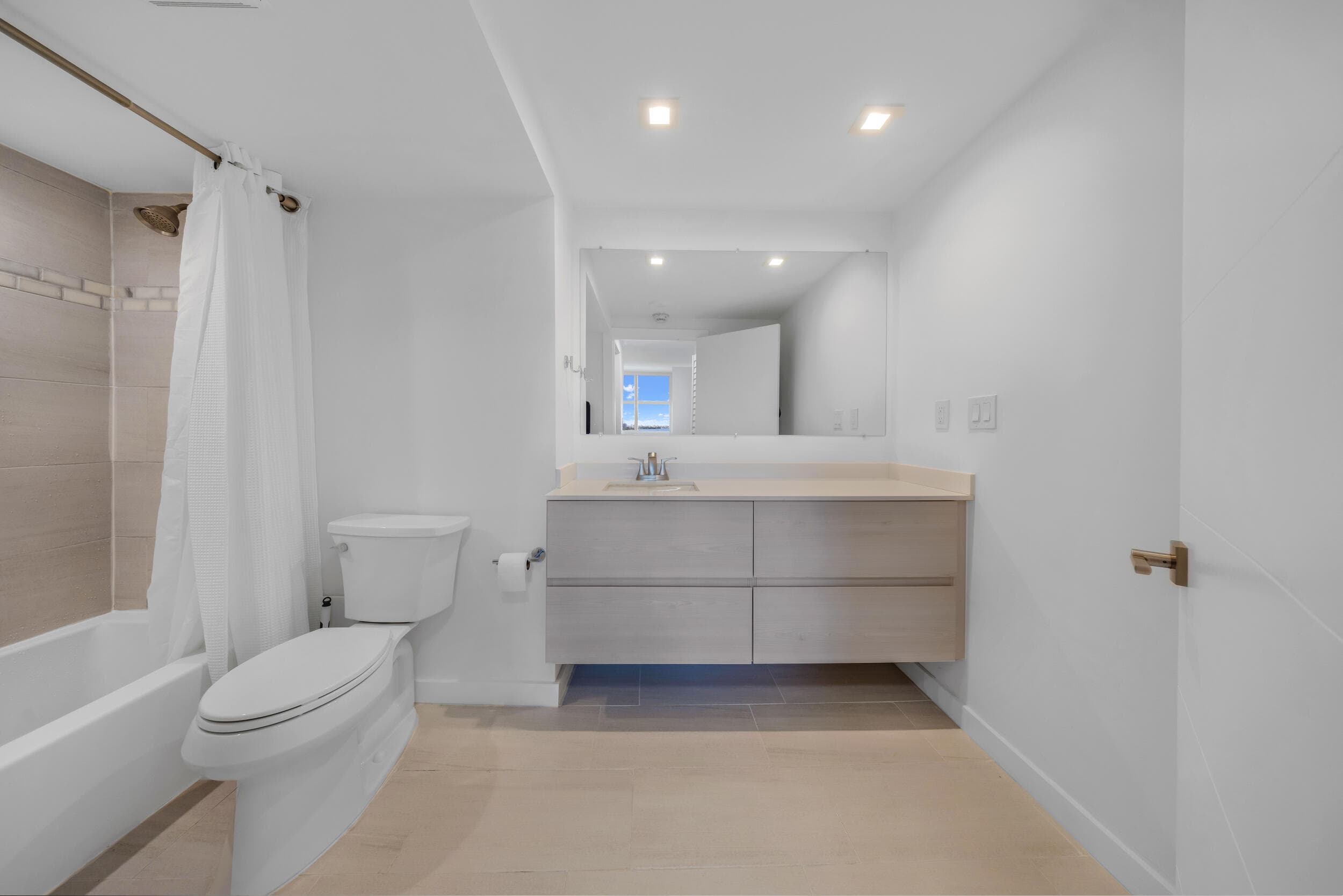300 Bayview Drive 1614, Sunny Isles Beach, FL 33160 — photo 25 of 31
