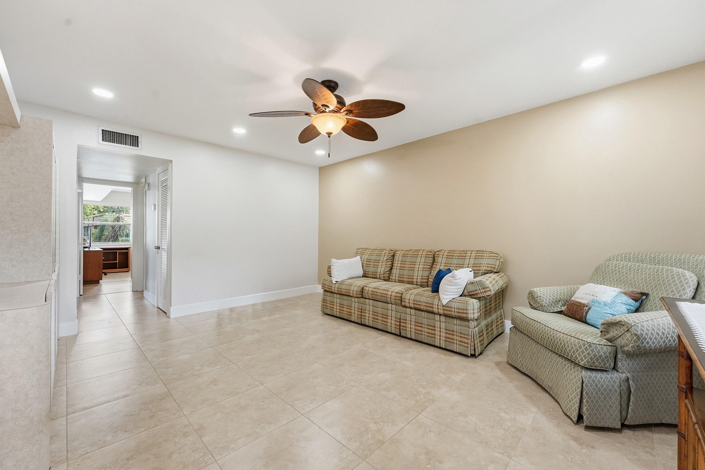 566 Piedmont L, Delray Beach, FL 33484 — photo 4 of 37