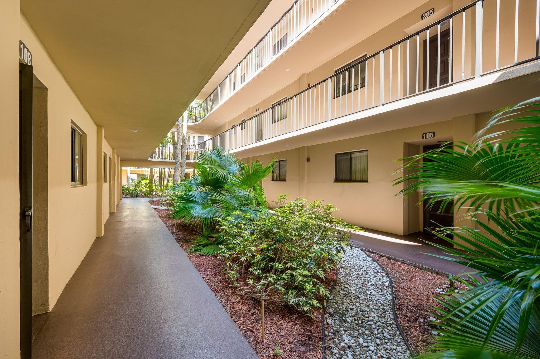 5220 Las Verdes Circle 108, Delray Beach, FL 33484 — photo 4 of 33