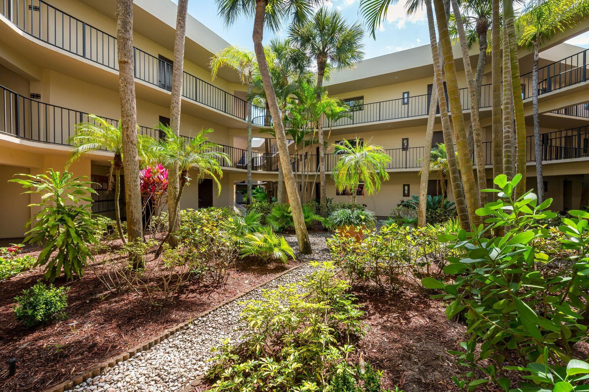 5220 Las Verdes Circle 108, Delray Beach, FL 33484 — photo 1 of 33