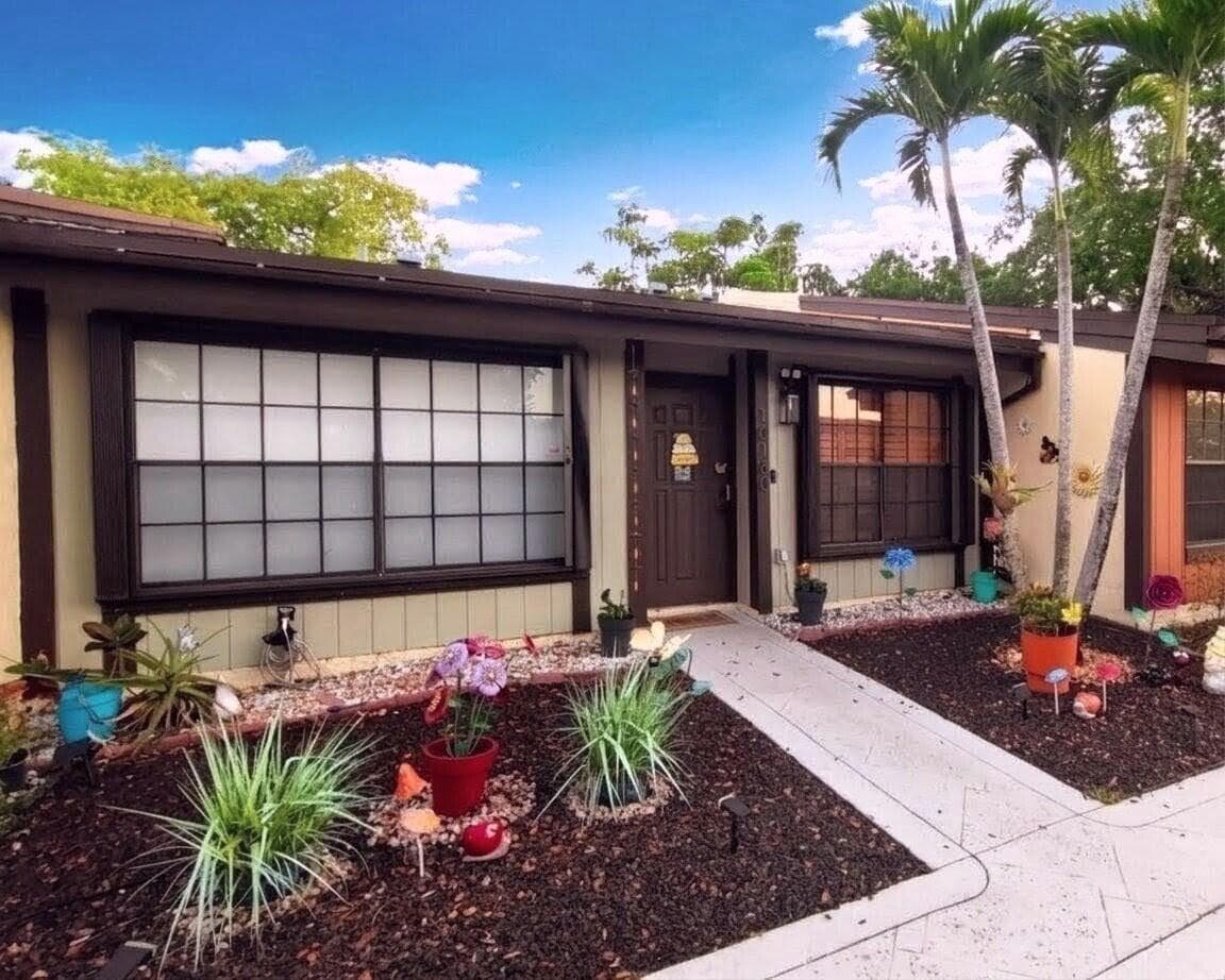 10180 E Cypress Court 10180, Pembroke Pines, FL 33026 — photo 1 of 25